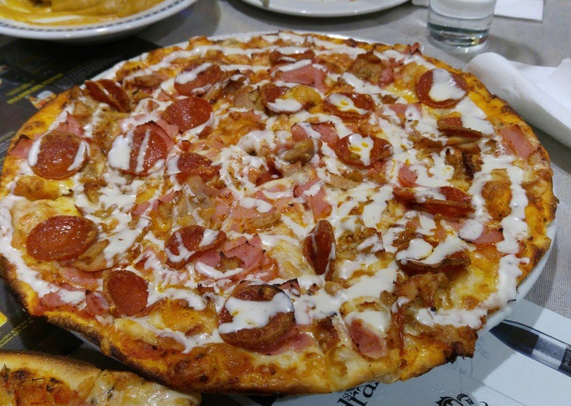 Pizza griega, una de las más populares de Barcapizza.