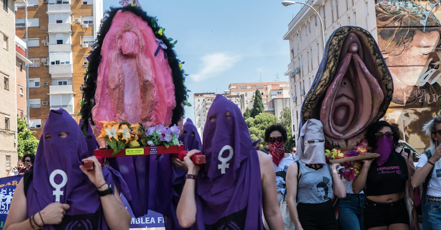 La procesión del 'coño insumiso' no es delito: absuelven a las tres mujeres  juzgadas