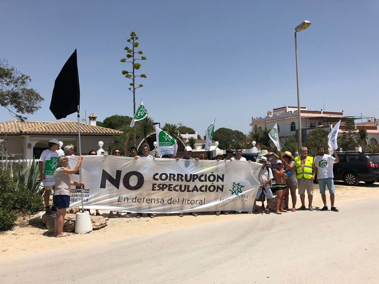 Una protesta de Ecologistas en Acción en El Palmar.