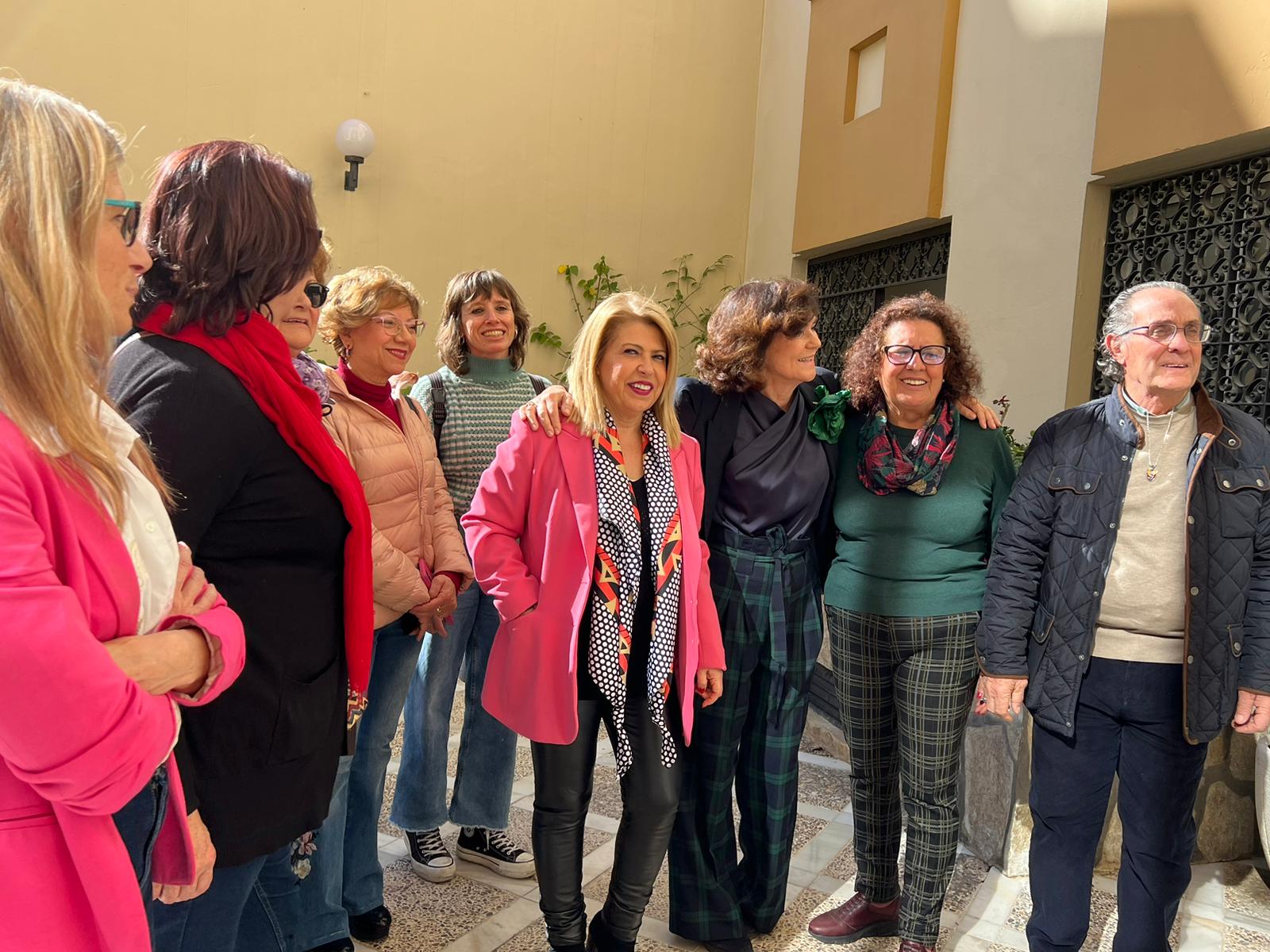 Carmen Calvo, junto a Mamen Sánchez, en su encuentro con la militancia socialista.