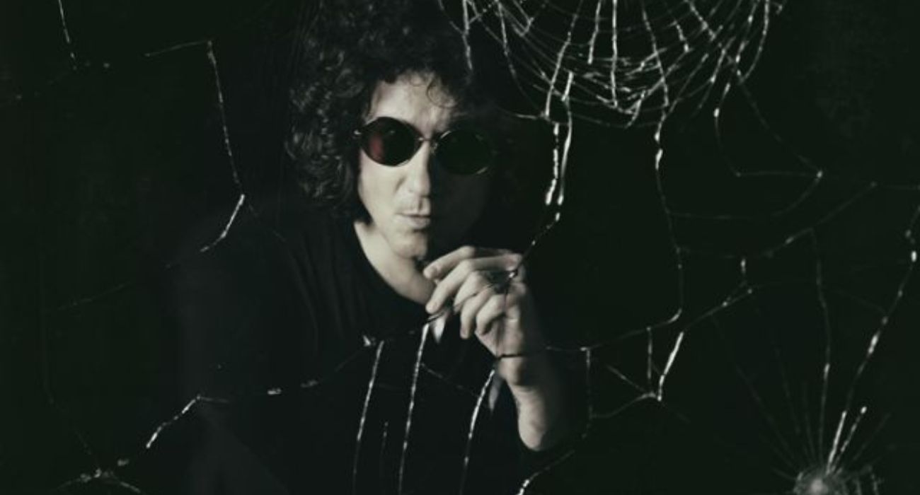Enrique Bunbury, en la portada de uno de sus trabajos discográficos.