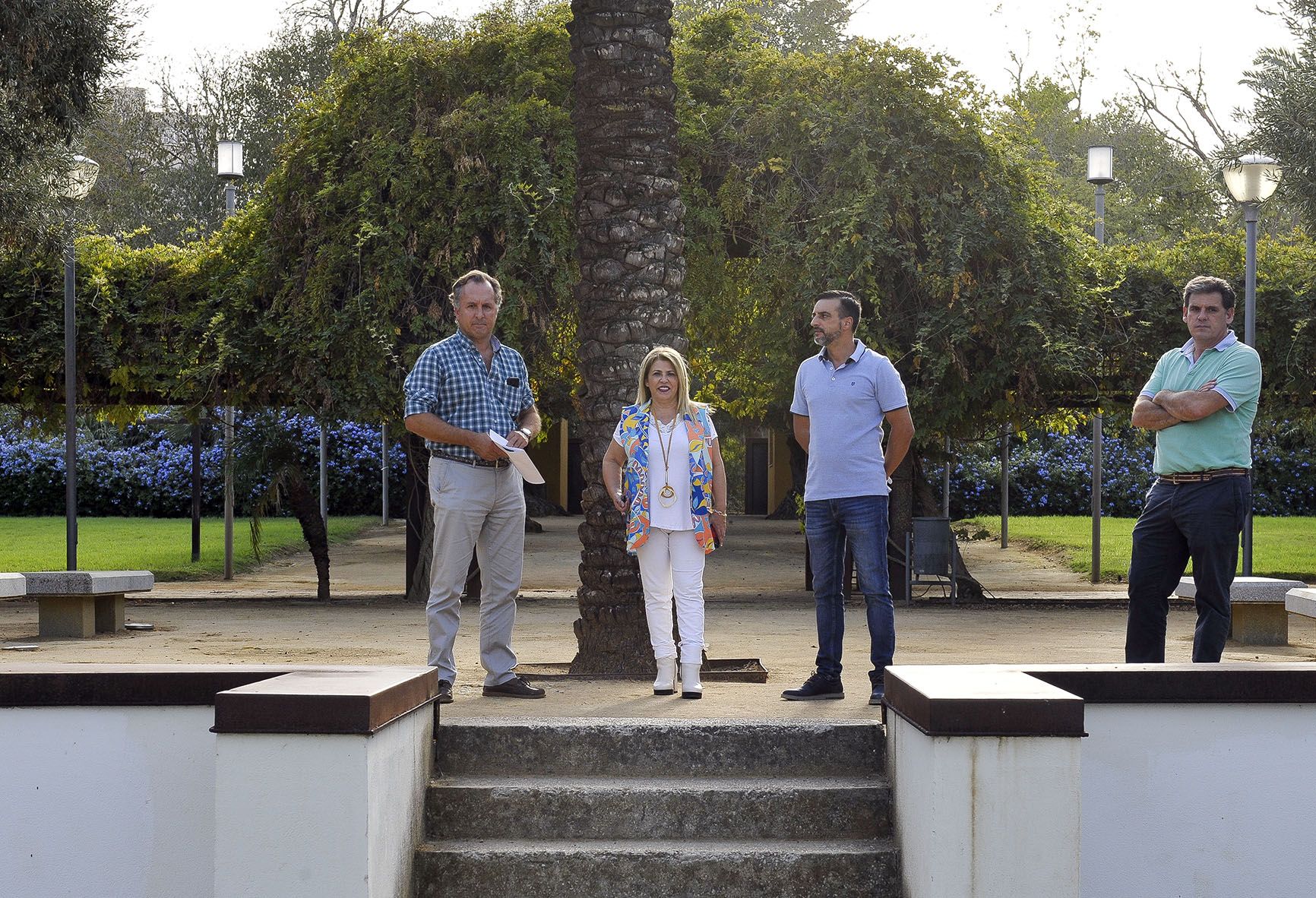 Jardín Escénico en Jerez: comienza su recuperación integral. En el centro de la imagen, la alcaldesa Mamen Sánchez.