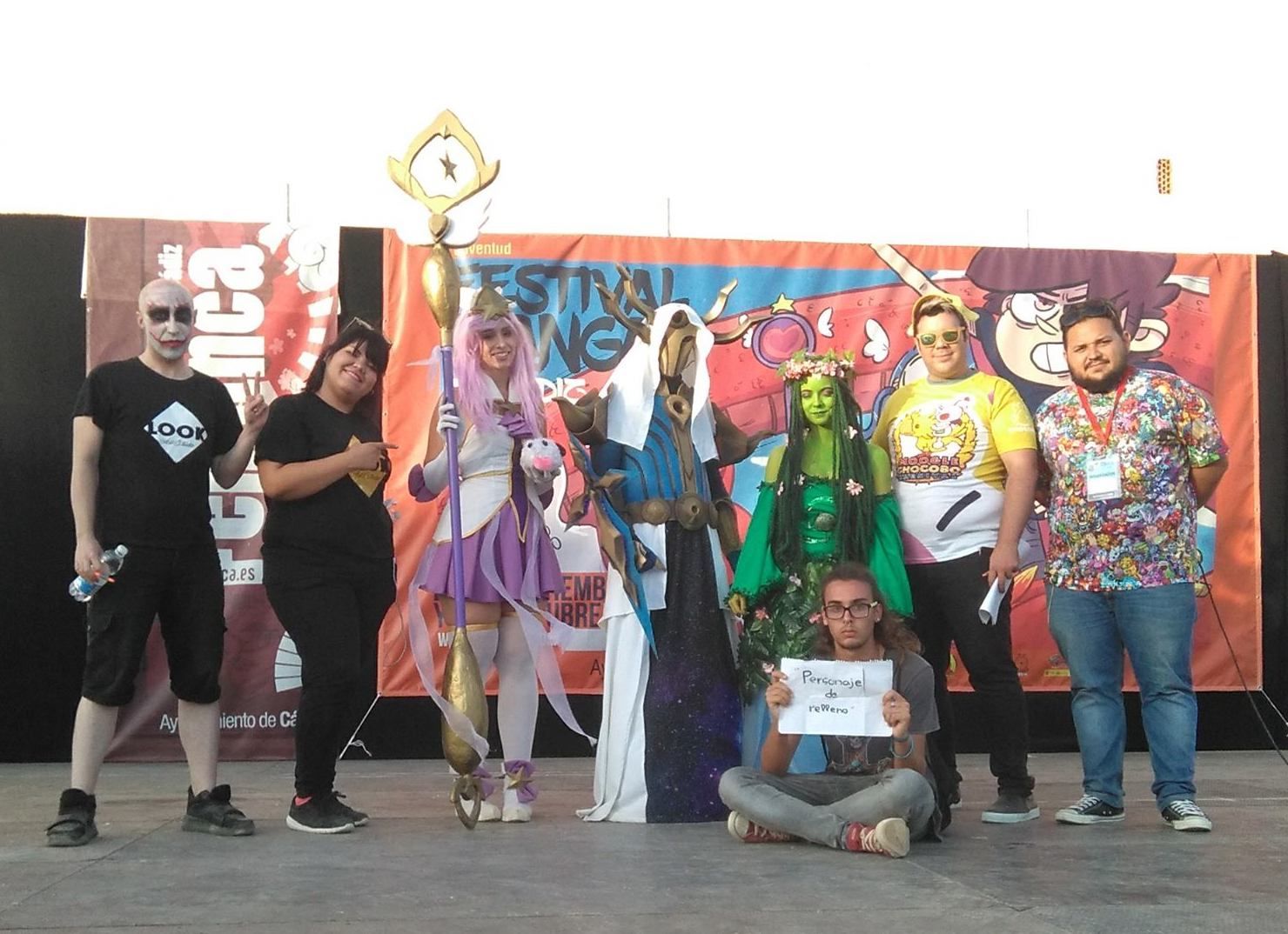 Un grupo de asistentes a una edición anterior del Festival Manga de Cádiz.