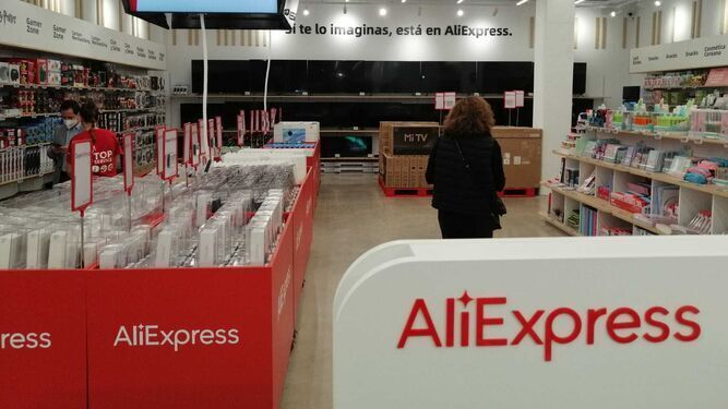 Interior de la tienda de AliExpress en Sevilla. 