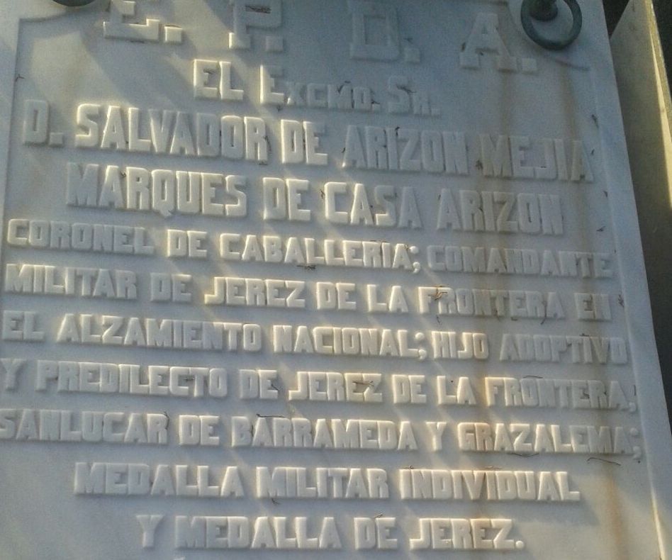 Lápida de Salvador Arizón en el cementerio de Jerez.