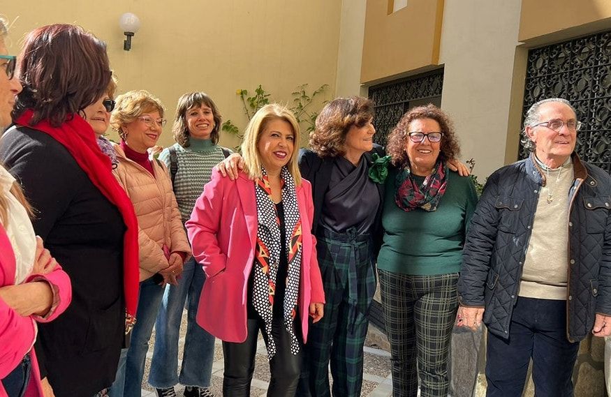 Mamen Sánchez, con Carmen Calvo y miembros del PSOE de Jerez, este fin de semana.
