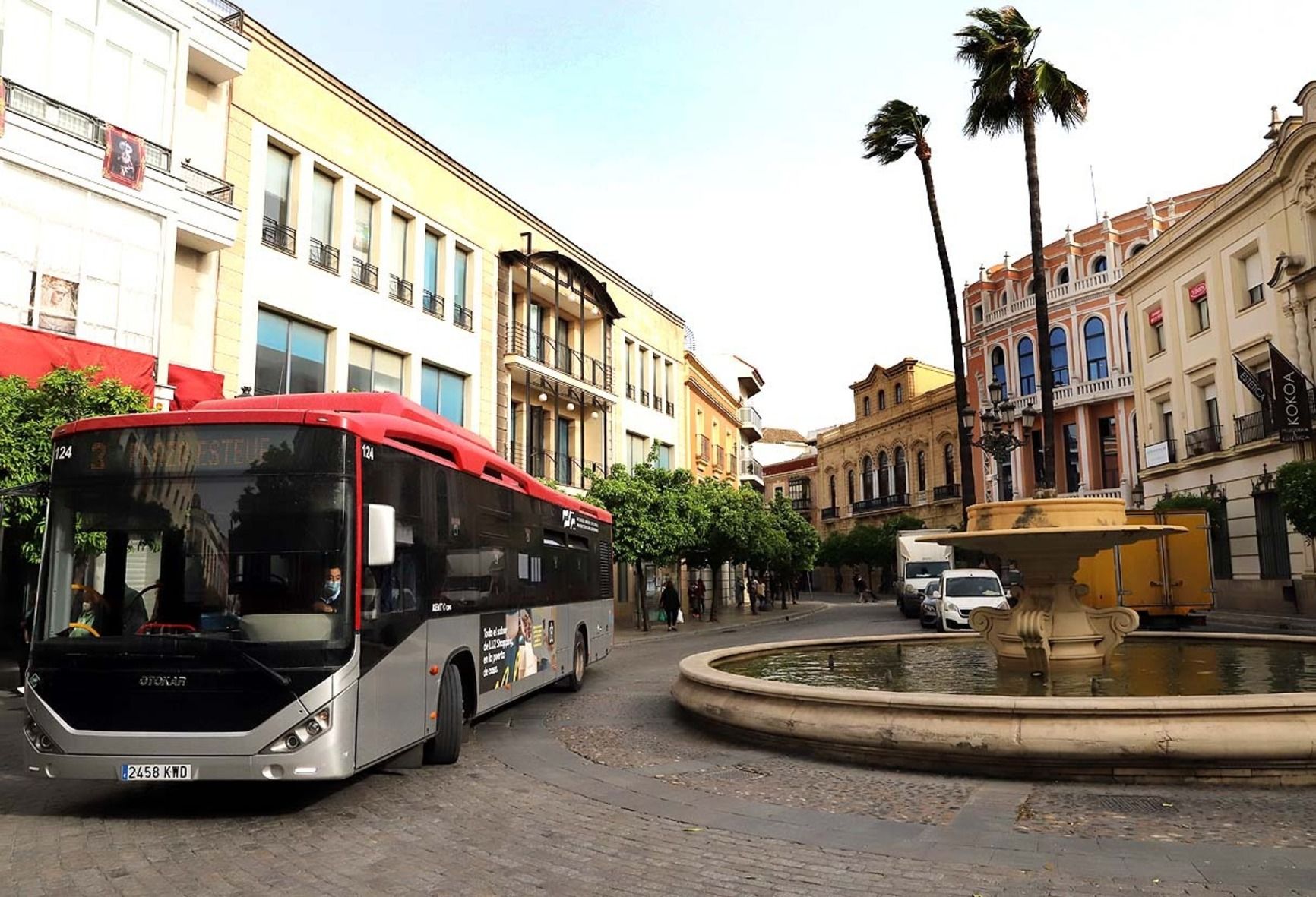 El Ayuntamiento de Jerez compra un microbús eléctrico para los barrios del centro.