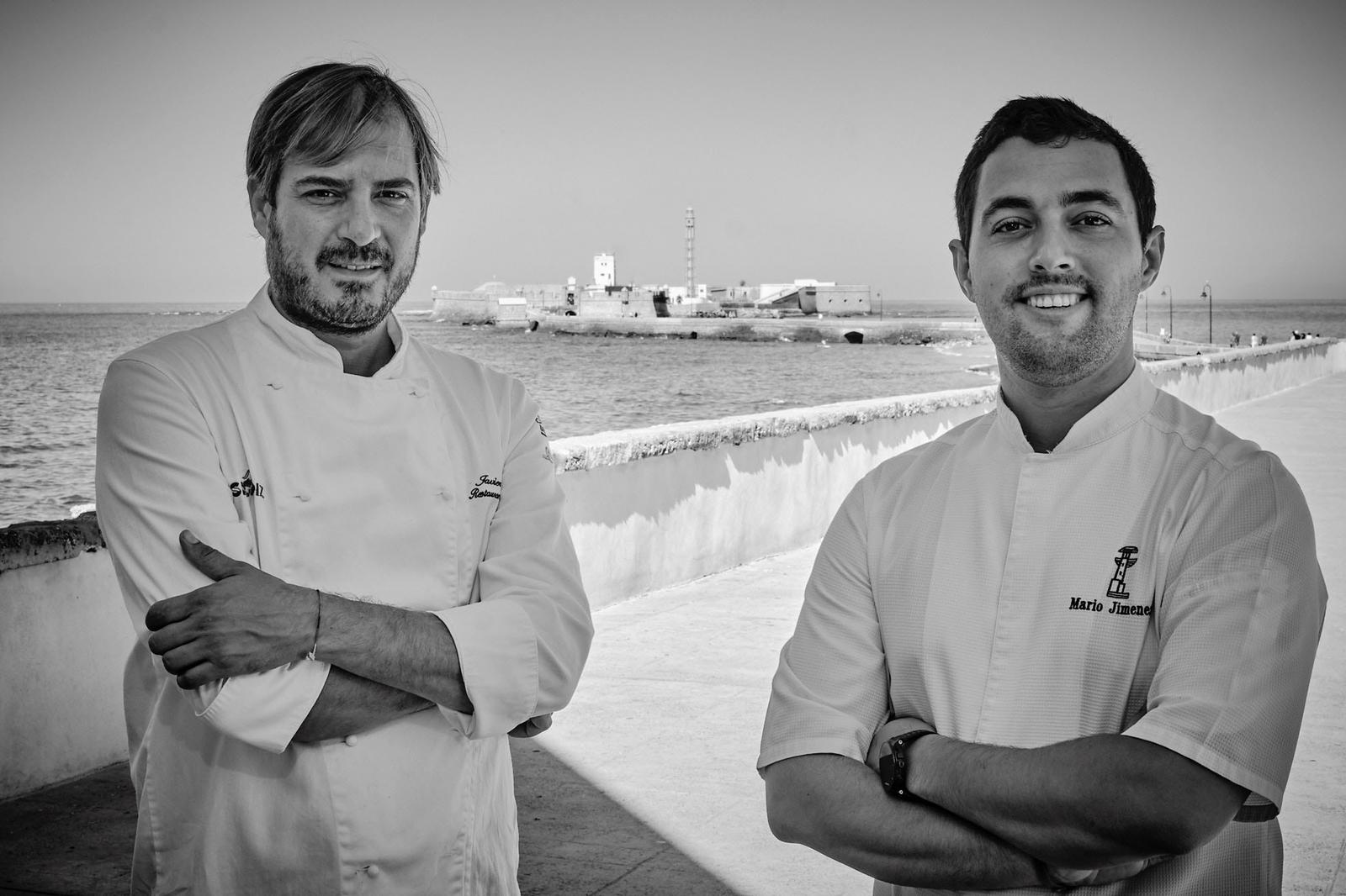 Los chefs Mario Jiménez, de El Faro de Cádiz, y Javier Muñoz Soto, de La Carboná.