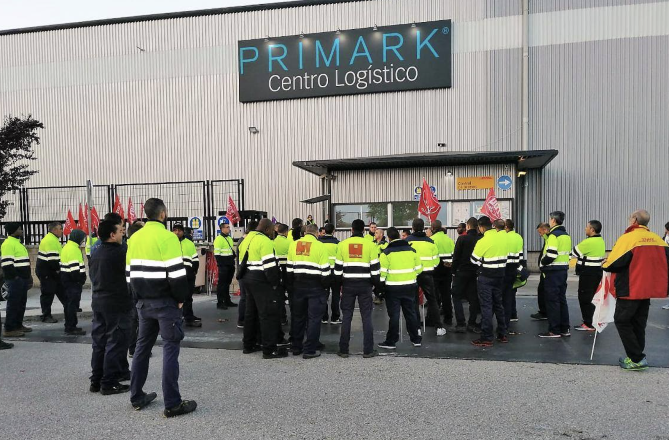 Una concentración reciente de los trabajadores de Primark en una ciudad de España.  CCOO
