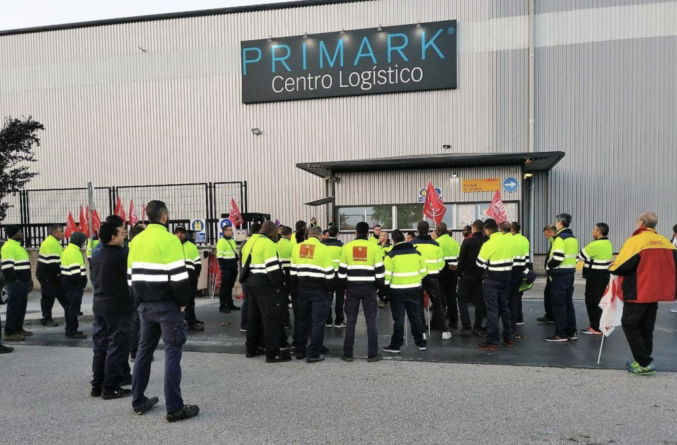 Una concentración reciente de los trabajadores de Primark en una ciudad de España. CCOO Una concentración reciente de los trabajadores de Primark en una ciudad de España. CCOO