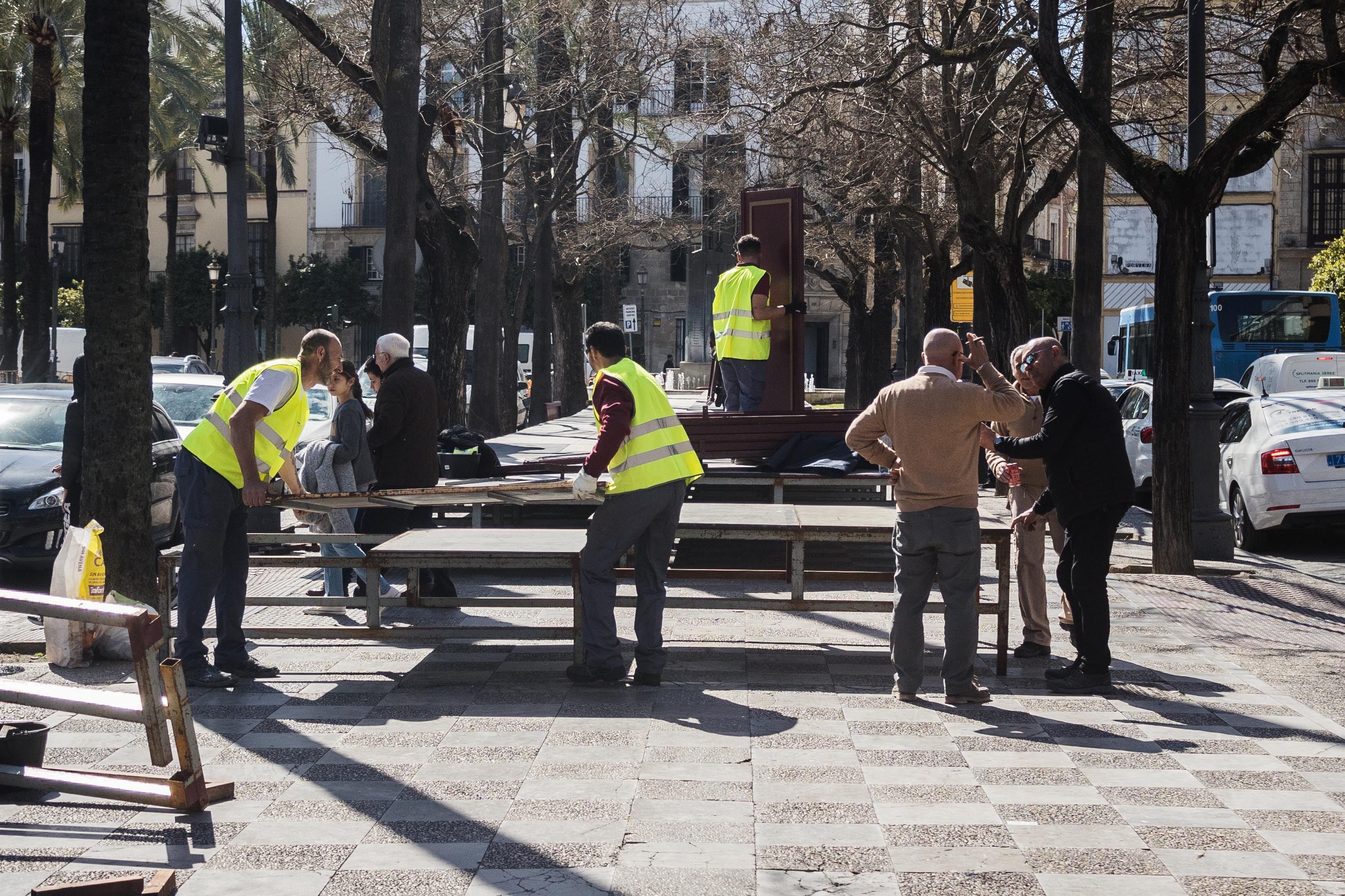 Un primer tramo de tribuna ya instalado.      CANDELA NÚÑEZ
