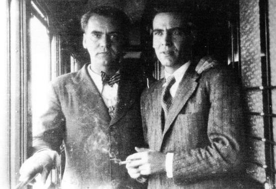 Federico García Lorca, con su hermano Francisco.