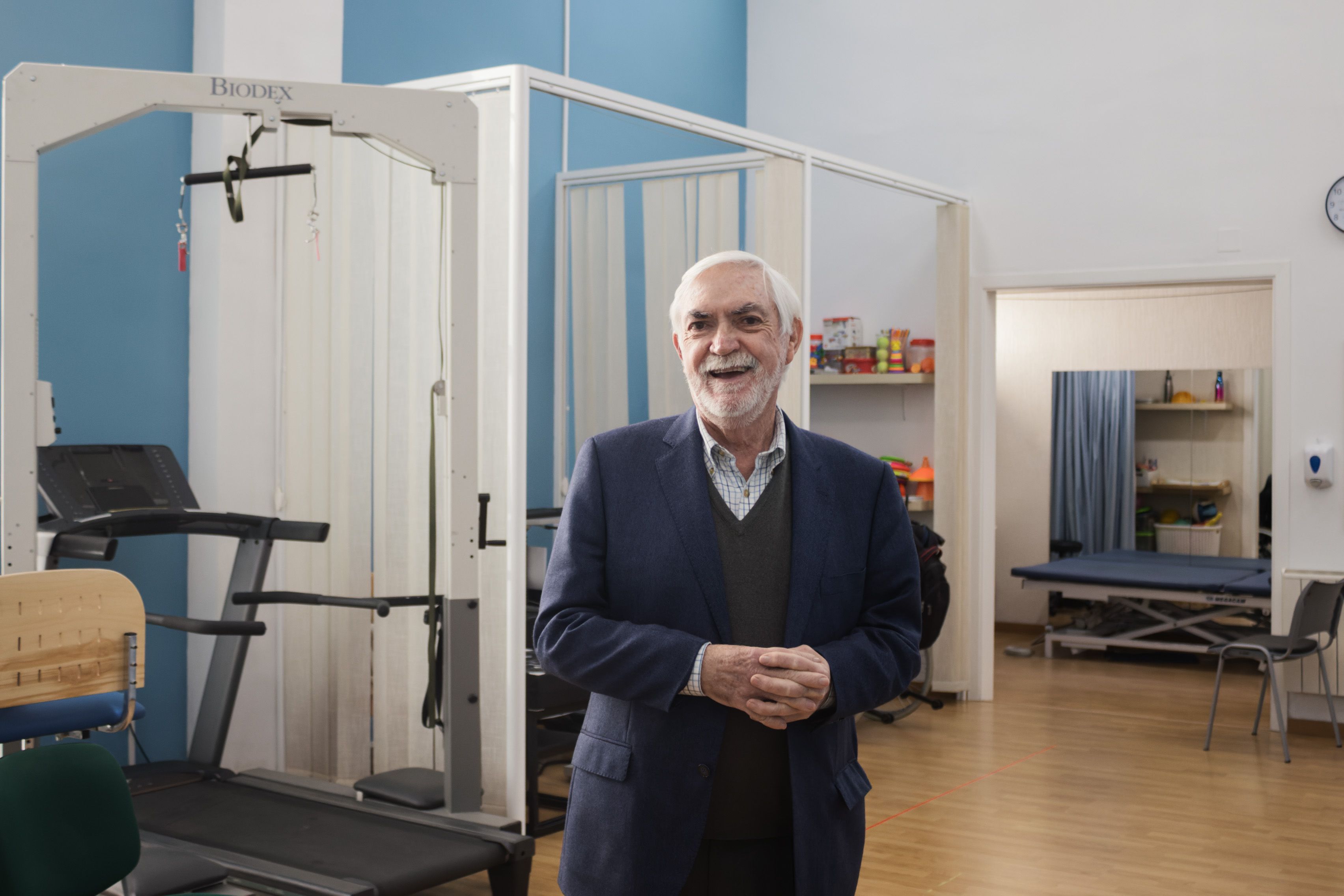 Joaquín Gómez, en la clínica Instituo Chárbel que decidió montar tras sufrir un ictus en 2006.