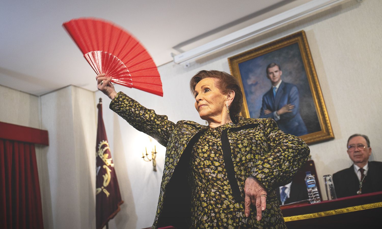 Angelita Gomez, con el abanico.