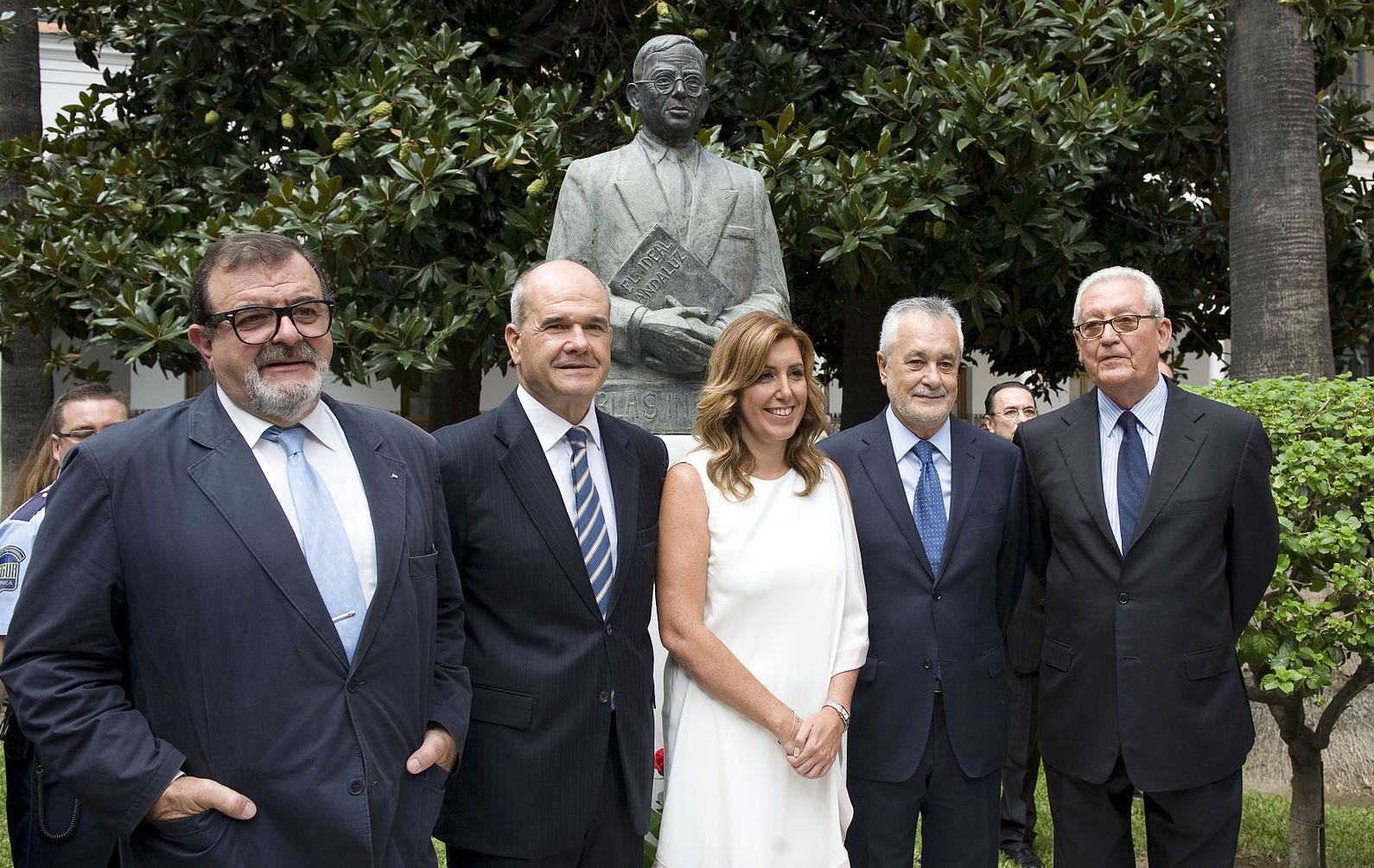 Manuel Chaves, Susana Díaz y José Antonio Griñán junto a De la Borbolla y Escuredo, en una imagen de hace unos años. FOTO: JUNTA DE ANDALUCÍA
