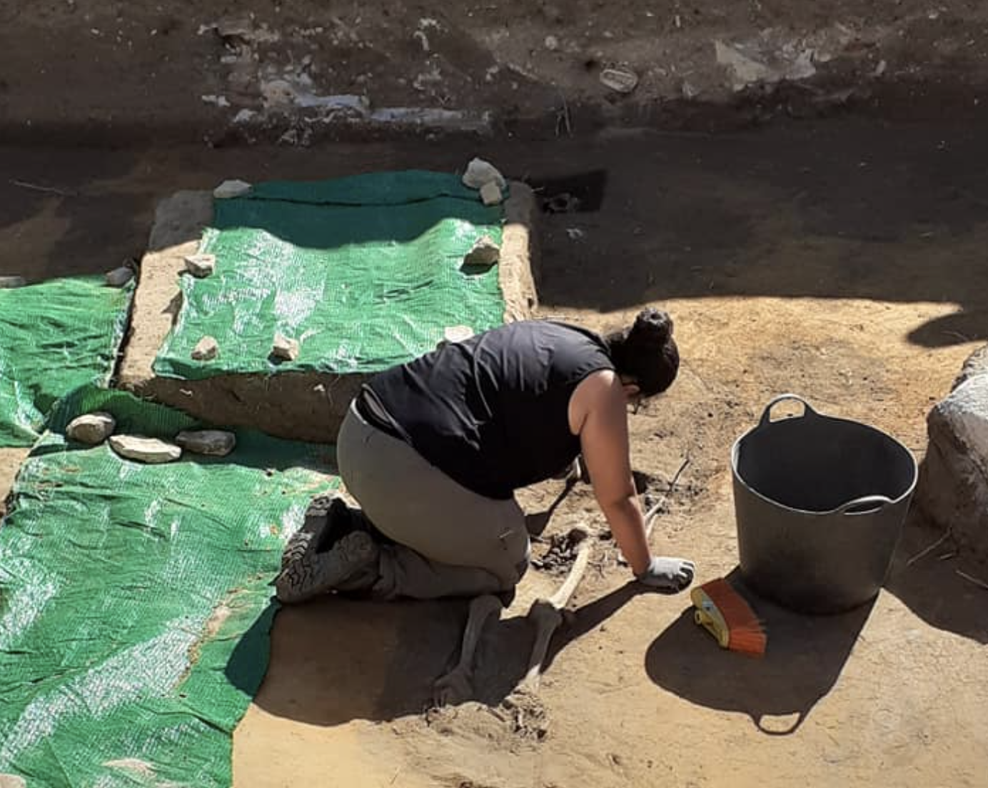 Restos óseos hallados, este pasado martes, en el Parque Scout. FOTO: IRENE CANCA