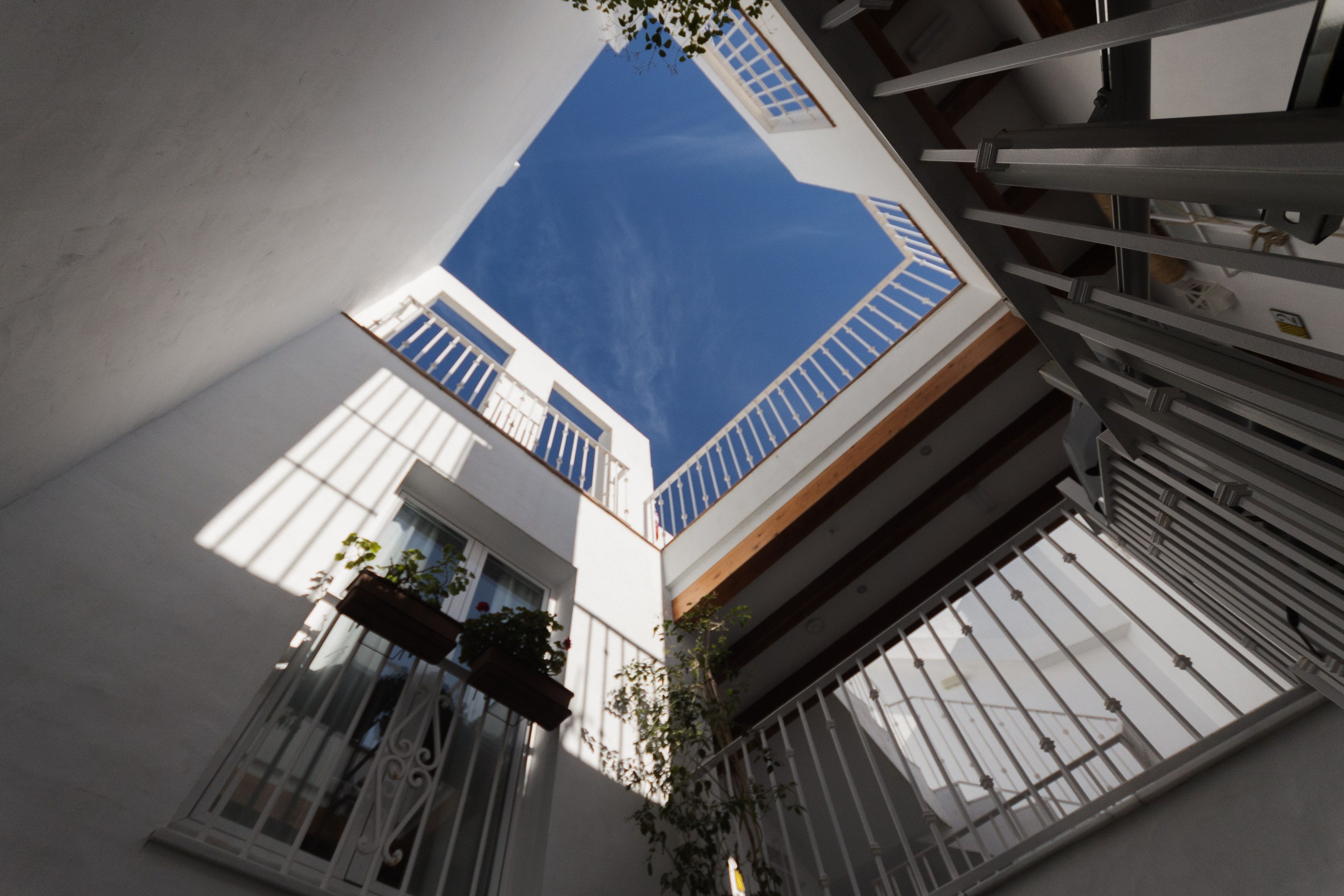 Casa de vecinos en ruinas convertida en alojamientos para turistas. 