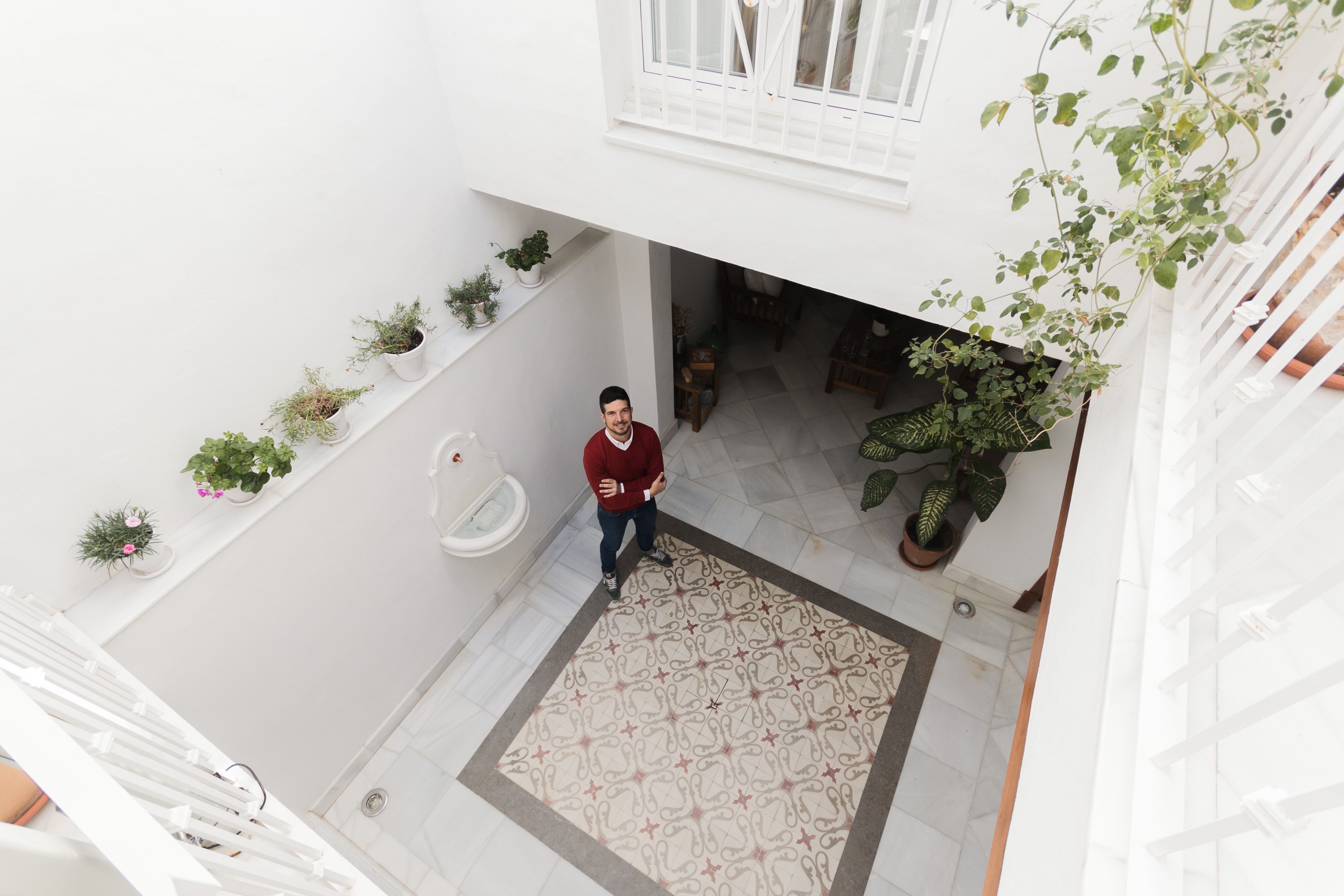 Patio interior con el suelo original. 