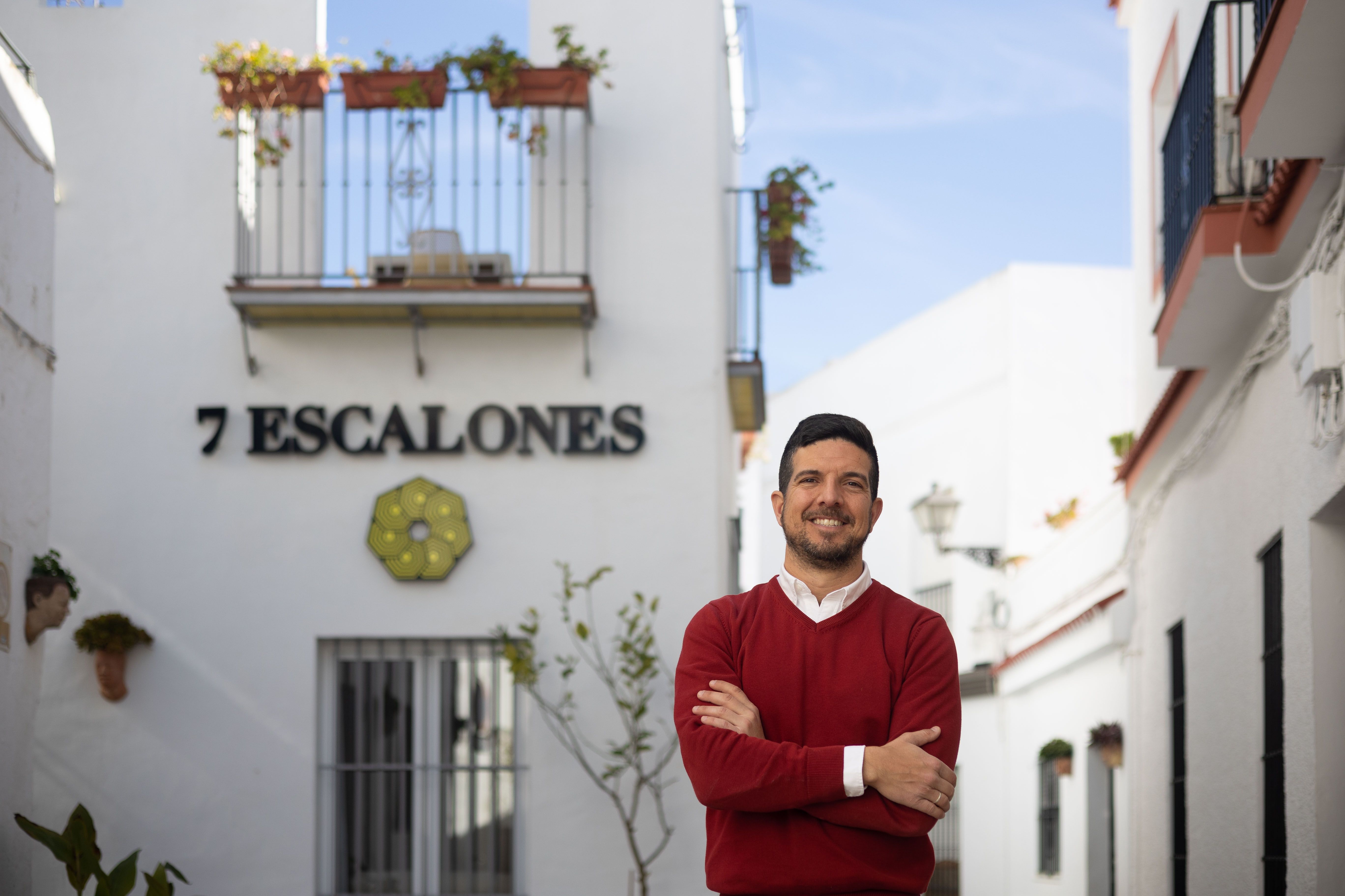 El roteño en la calle Luis Vázquez donde se localiza la primera vivienda que transformó.