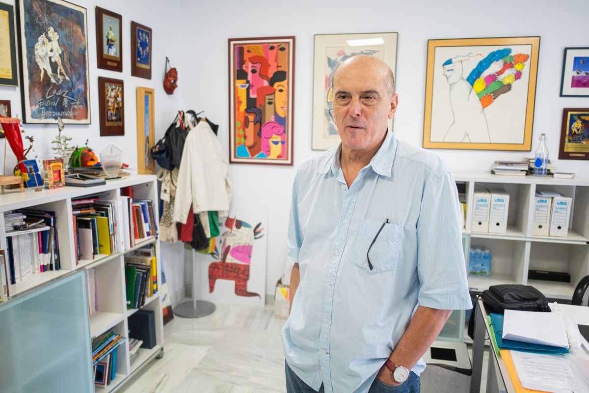 Pepe Bablé, en su despacho de la Casa de Iberoamérica, después de la entrevista con lavozdelsur.es / FOTO: MANU GARCÍA