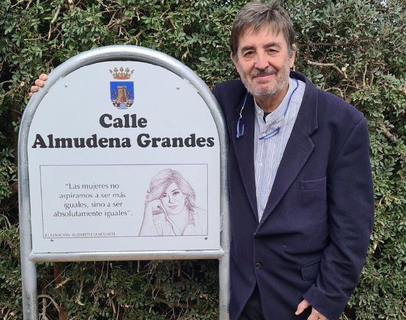 Luis García Montero, en la inauguración de una calle en memoria de su pareja Almudena Grandes en Chiclana.