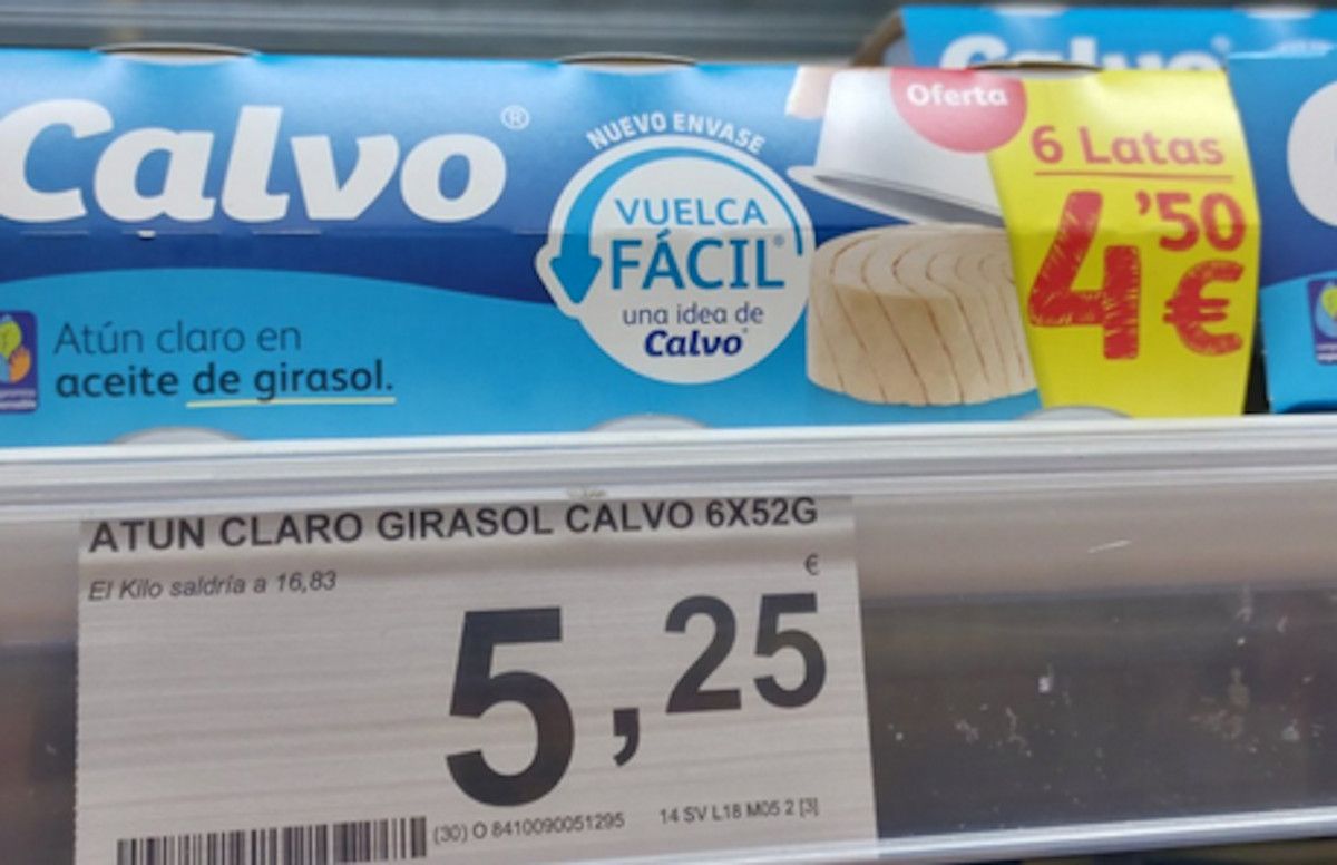 Denuncian una subida abusiva del precio del atún Calvo en dos supermercados.