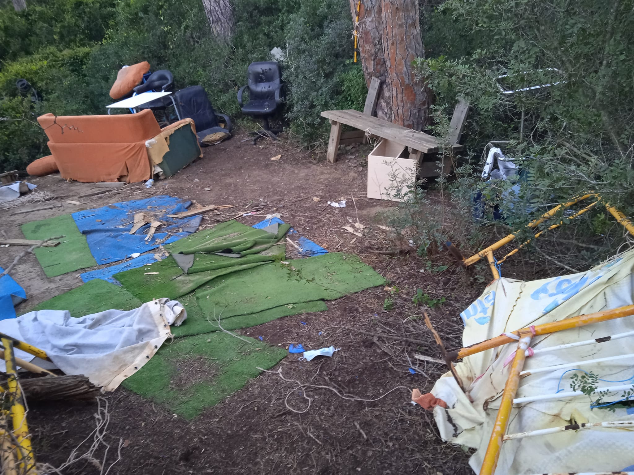 Estado de los rincones del parque de Las Canteras en Puerto Real. 