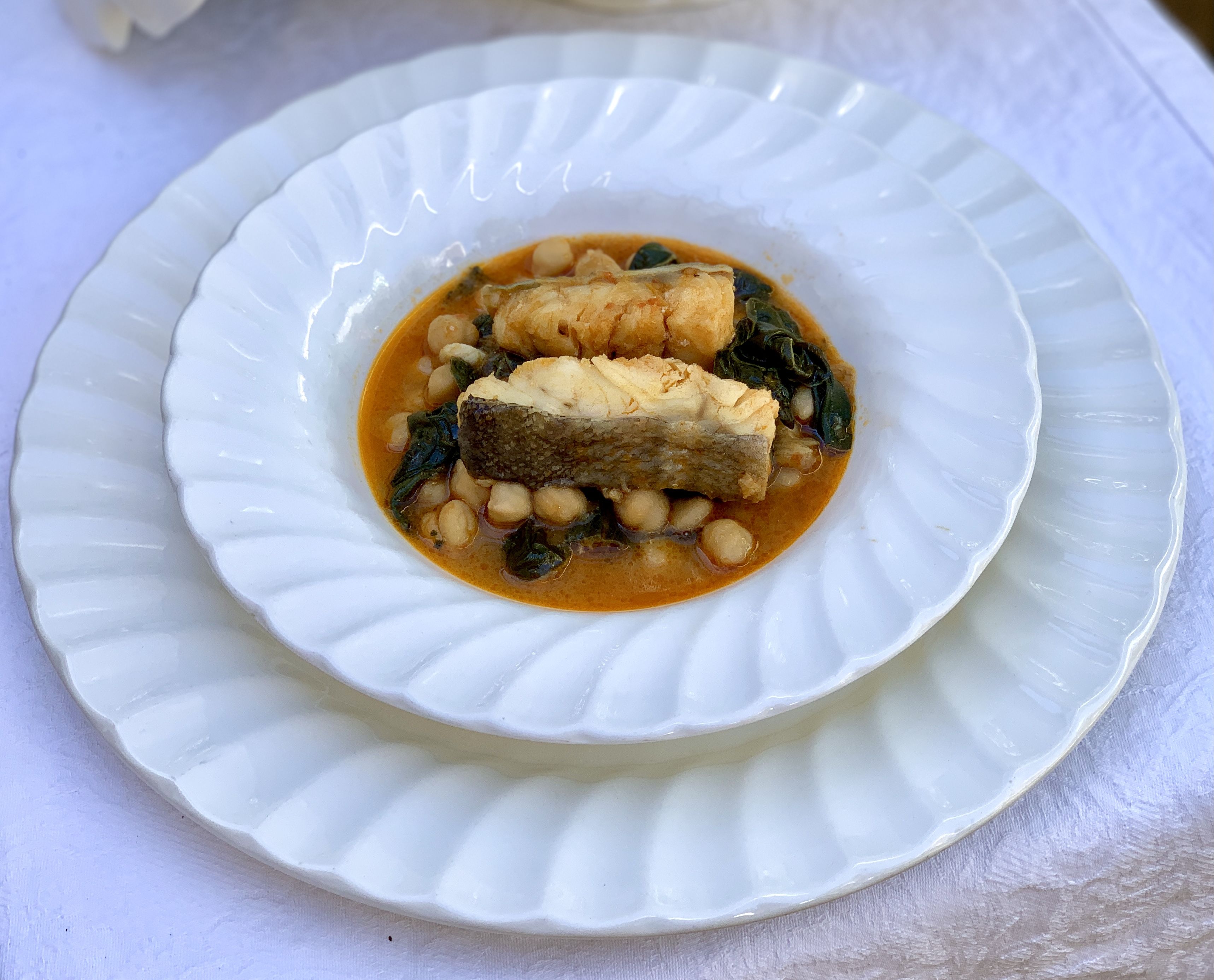 La mítica receta del potaje de Cuaresma: garbanzos con espinacas y bacalao.