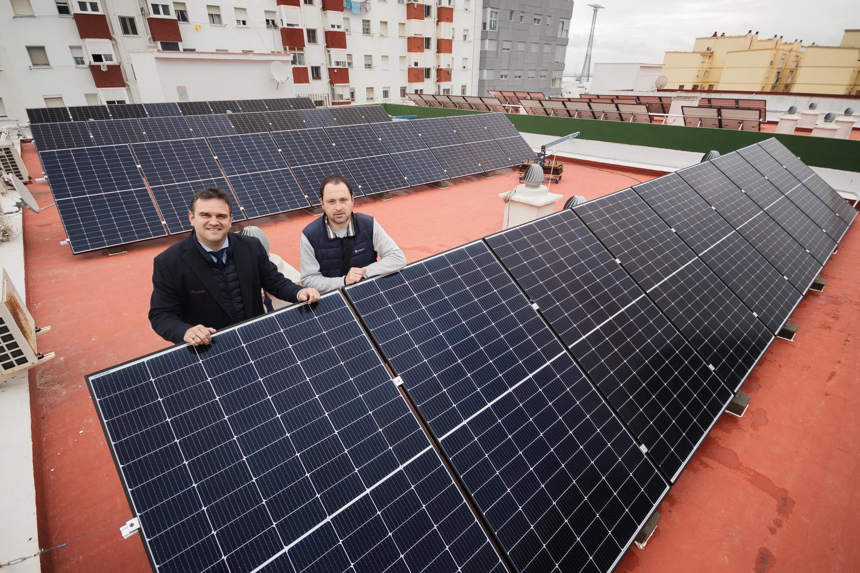 El parque solar de la comunidad de propietarios de Cádiz pionera en autoconsumo.