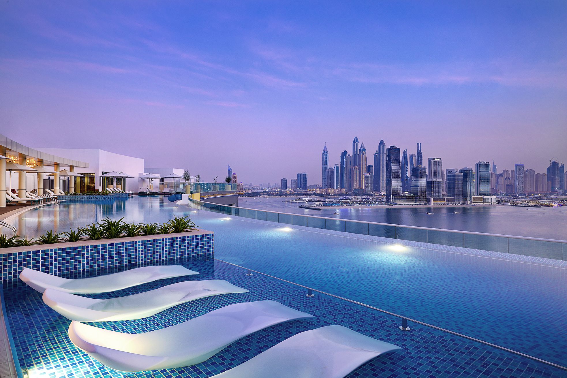 Así es el 'locurón' de hotel de 532 habitaciones que NH ha abierto en Dubai.