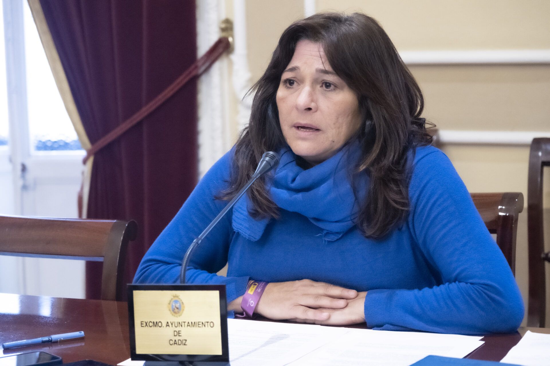 La concejala de Asuntos Sociales, Helena Fernández, presentando el proyecto Popi del Ayuntamiento de Cádiz.   AYTO DE CÁDIZ