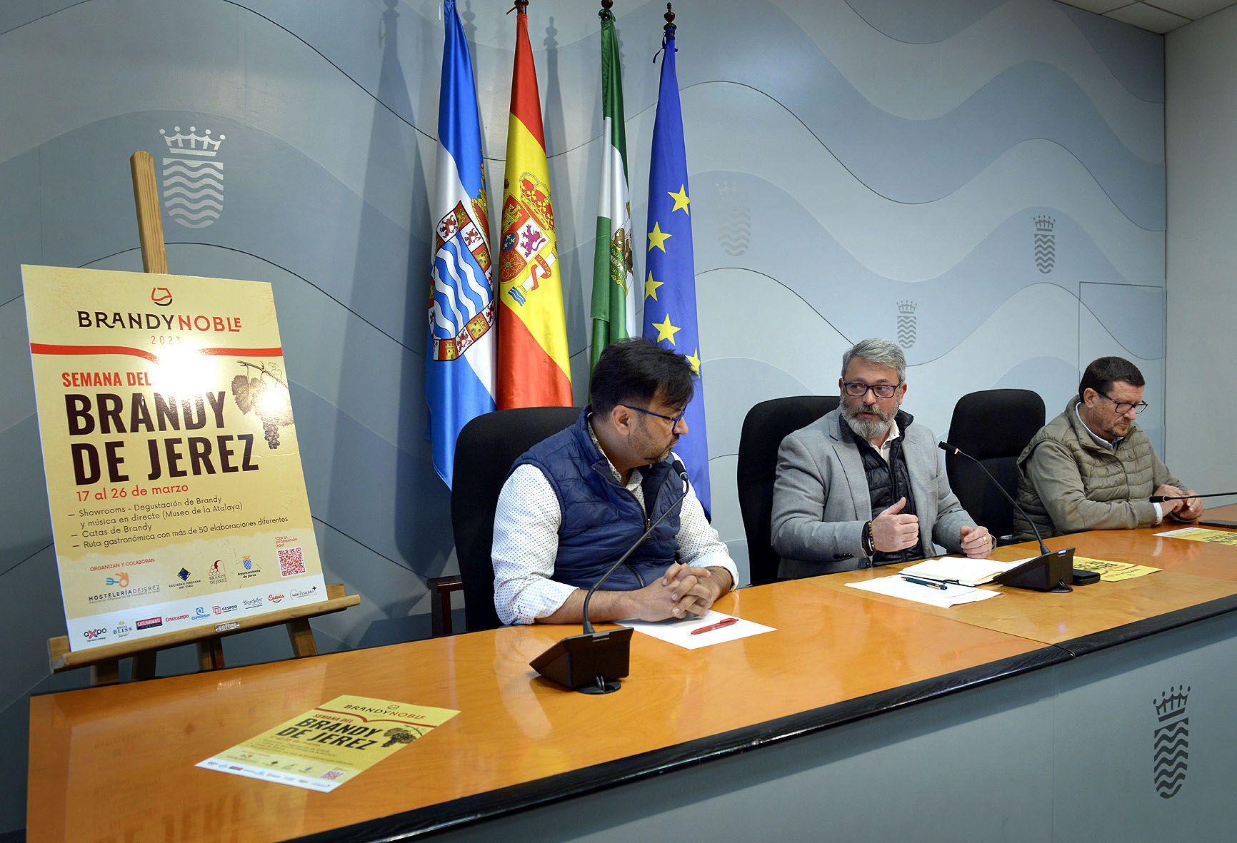 El presidente de la Asociación de Hosteleros y el delegado Rubén Pérez durante la presentación de la actividad.