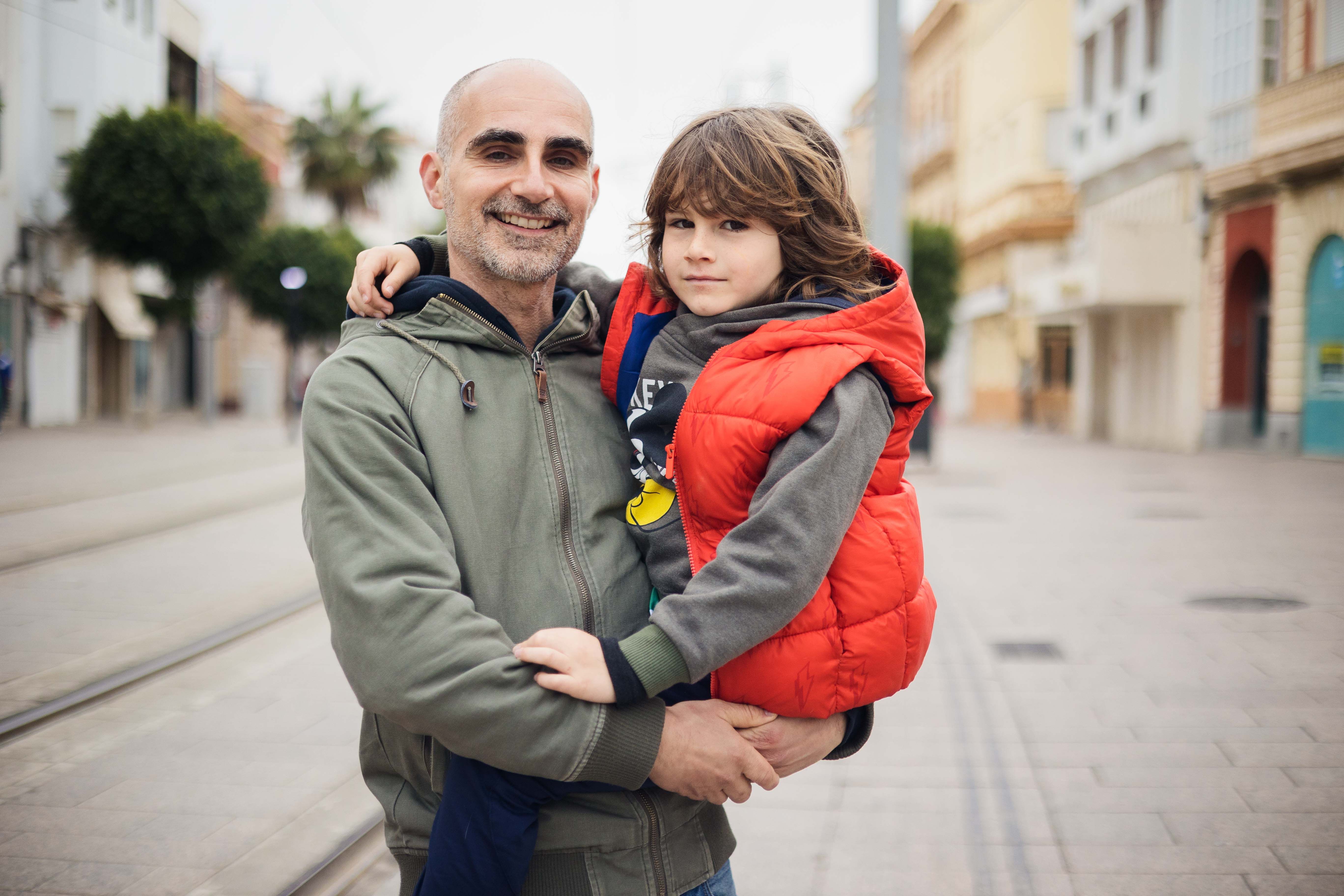 Alberto Fernández junto a su hijo. 