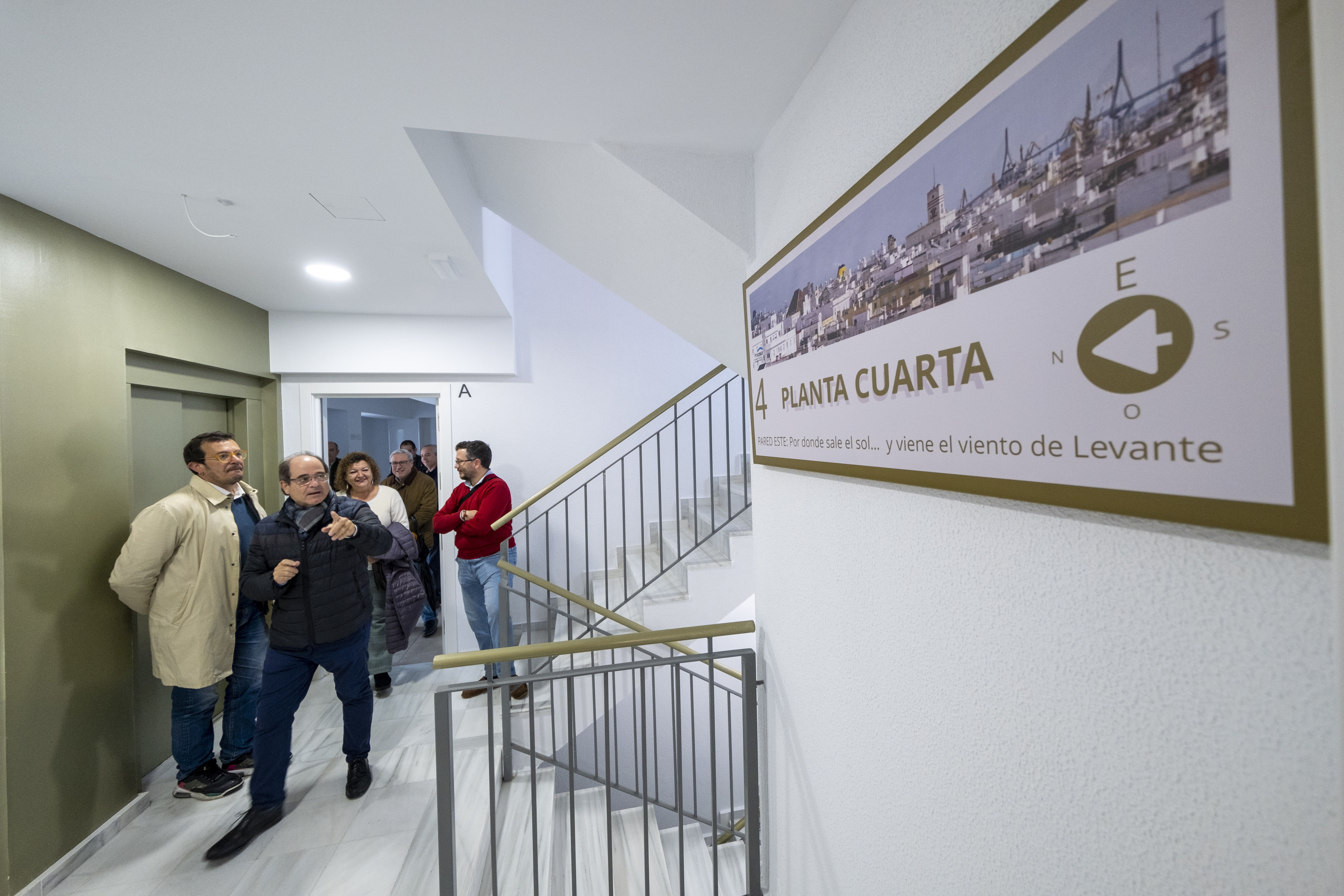 Interior del edificio en Doctor Marañón, vanguardia de la UE en lucha contra el cambio climático desde los pisos públicos.