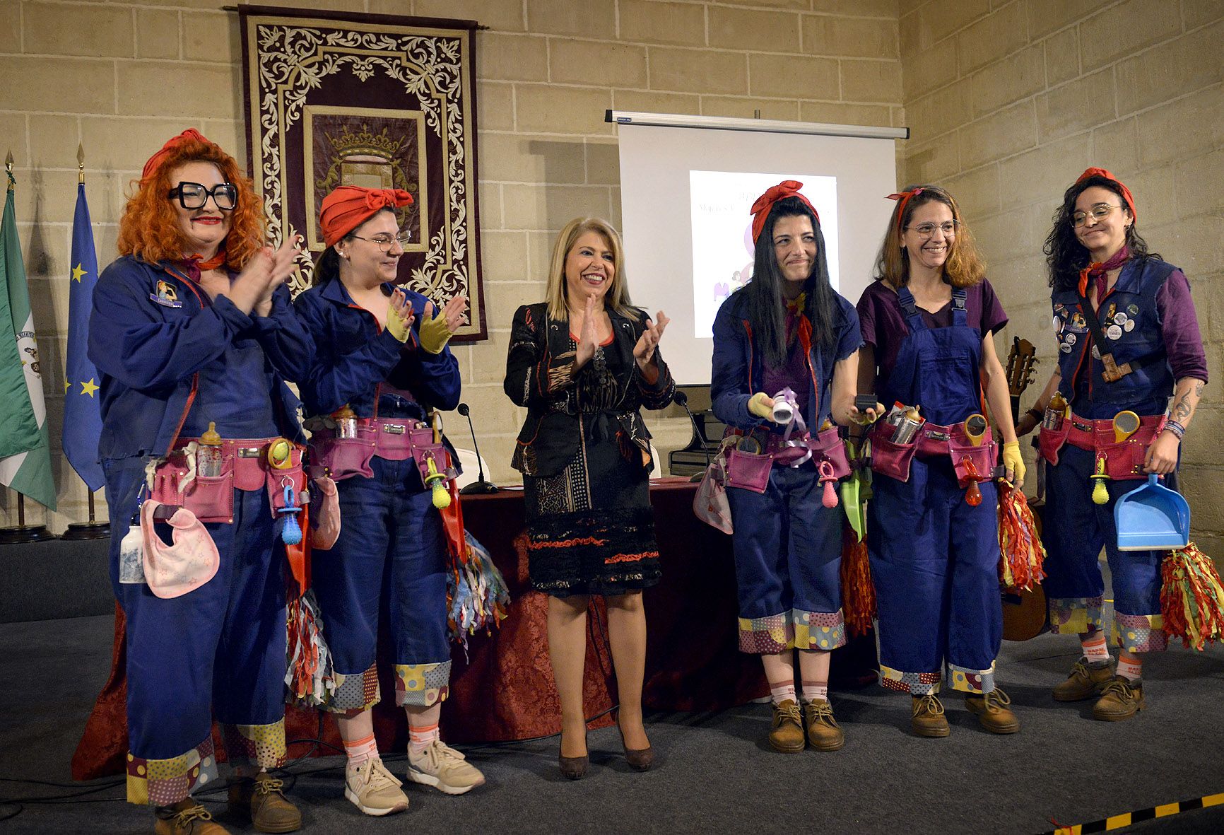 La comparsa We can do... Carnaval recibe el premio Racimo en el Ayuntamiento de Jerez. La comparsa We can do... Carnaval recibe el premio Racimo en el Ayuntamiento de Jerez.