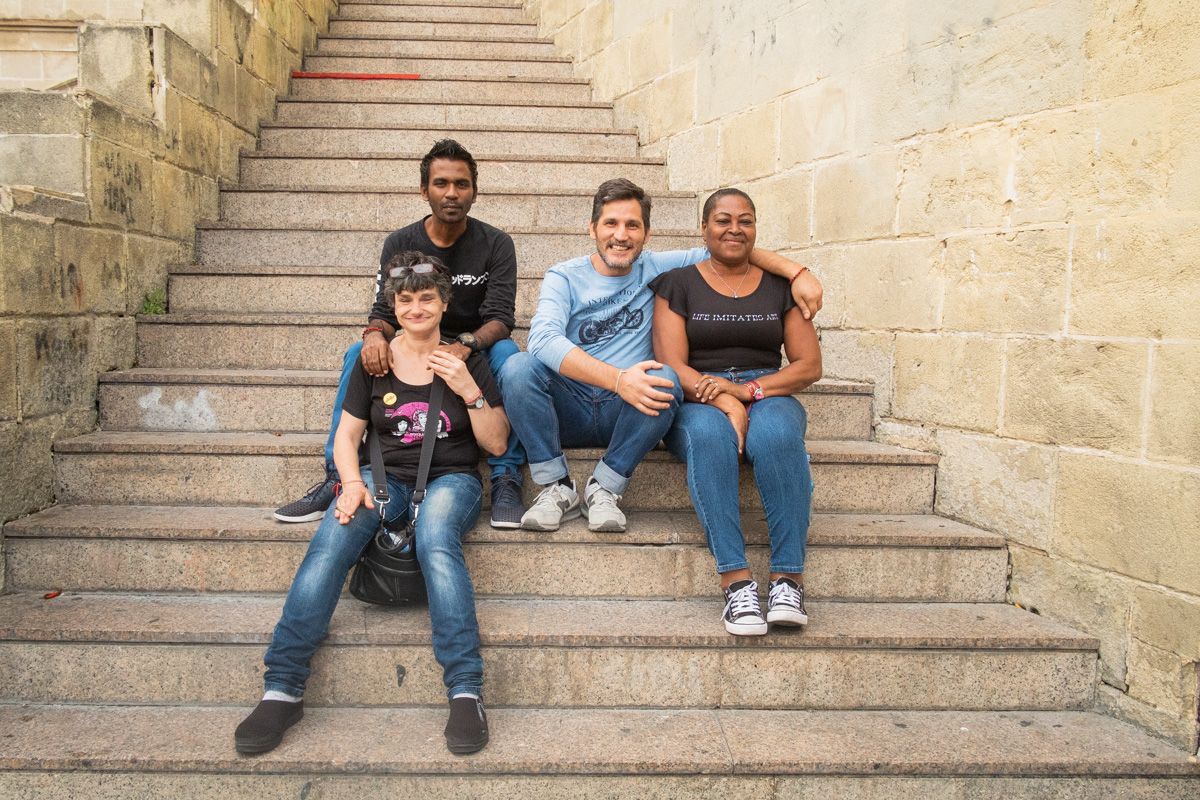 Chaminda, Lagarder, Casilda y Chantal, miembros de Okupa Casa Cádiz. FOTO: MANU GARCÍA