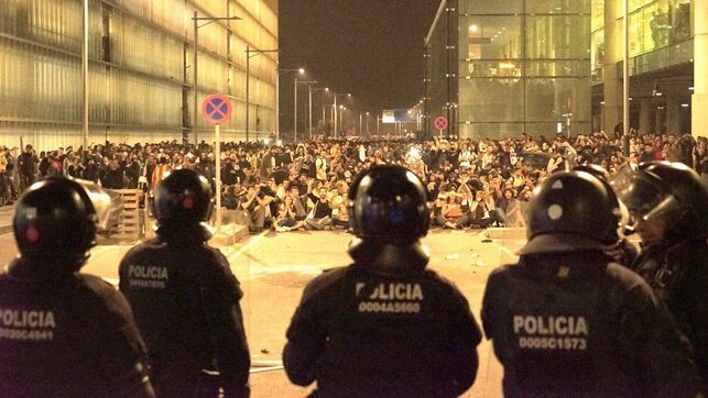 Un momento de las protestas llevadas a cabo en El Prat. FOTO: SONIA CALVÓ/ELDIARIO.ES