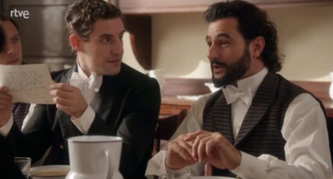 Momento de la serie de RTVE en el que hablan del Jerez Football Club. Momento de la serie de RTVE en el que hablan del Jerez Football Club.