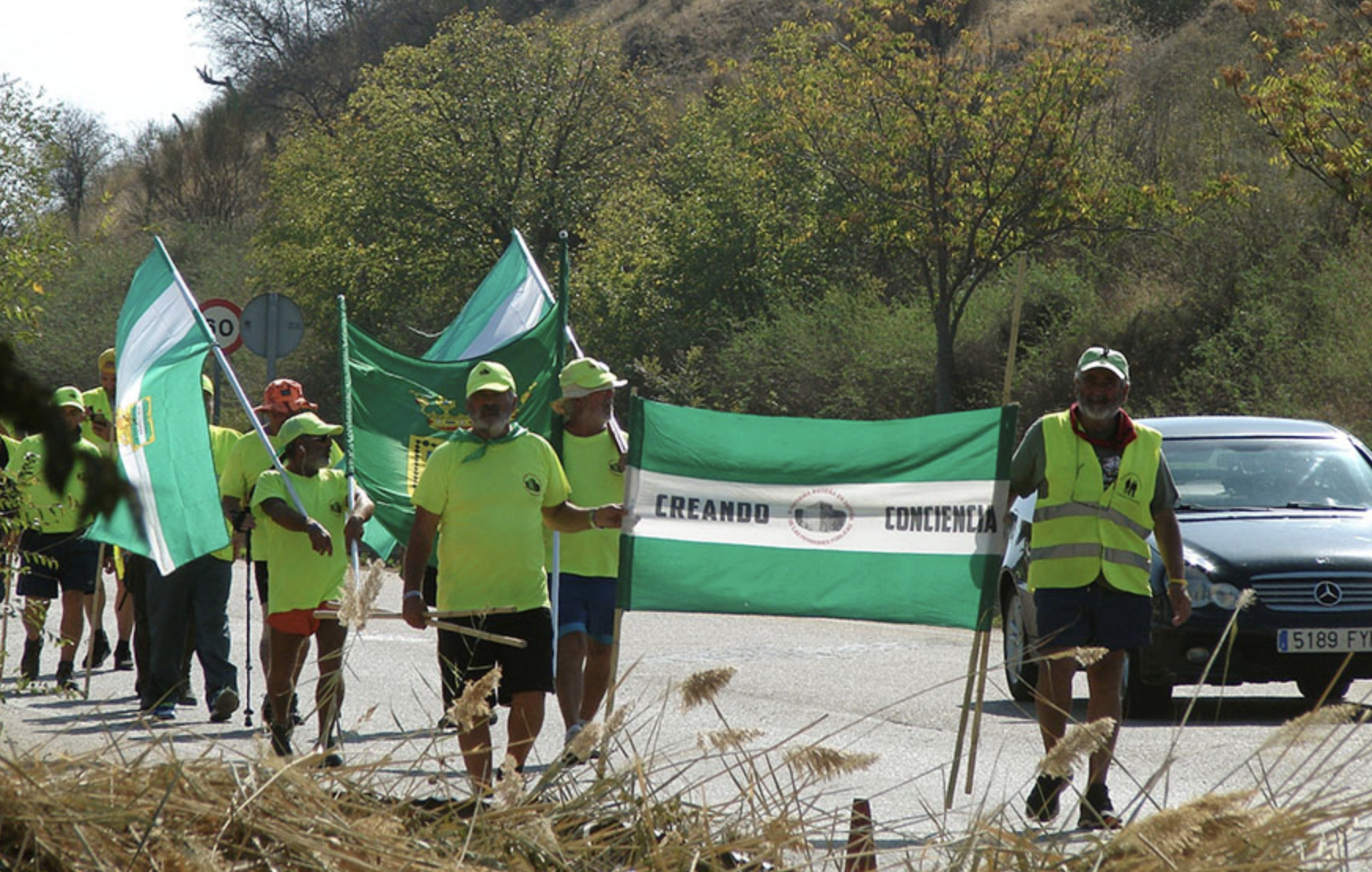 Los pensionistas, a punto de llegar a Madrid tras más de 20 días a pie. FOTO: CANAL SUR.