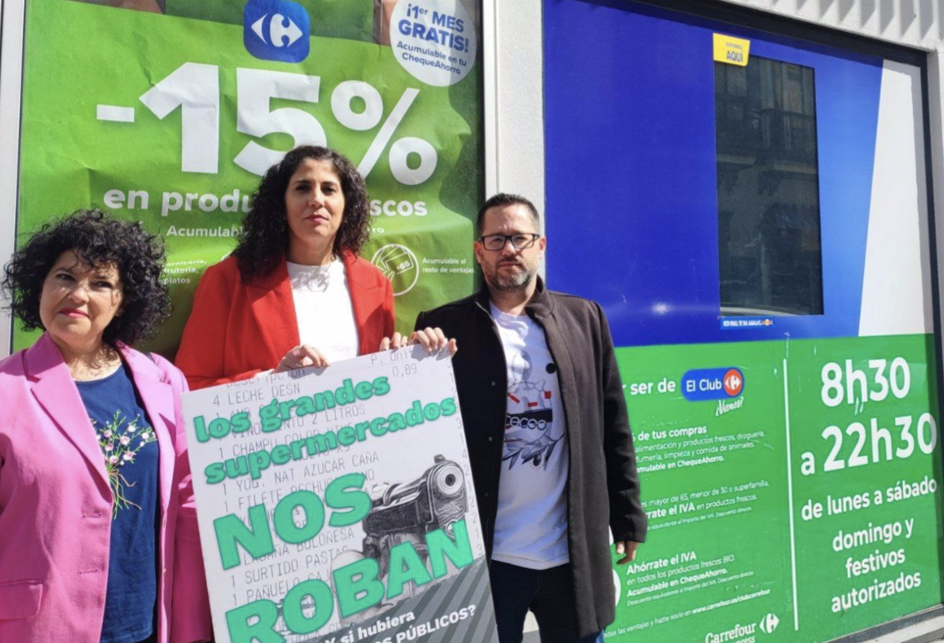 Los representantes de Adelante Andalucía, en la puesta en marcha de la campaña 'Los grandes supermercados nos roban'.