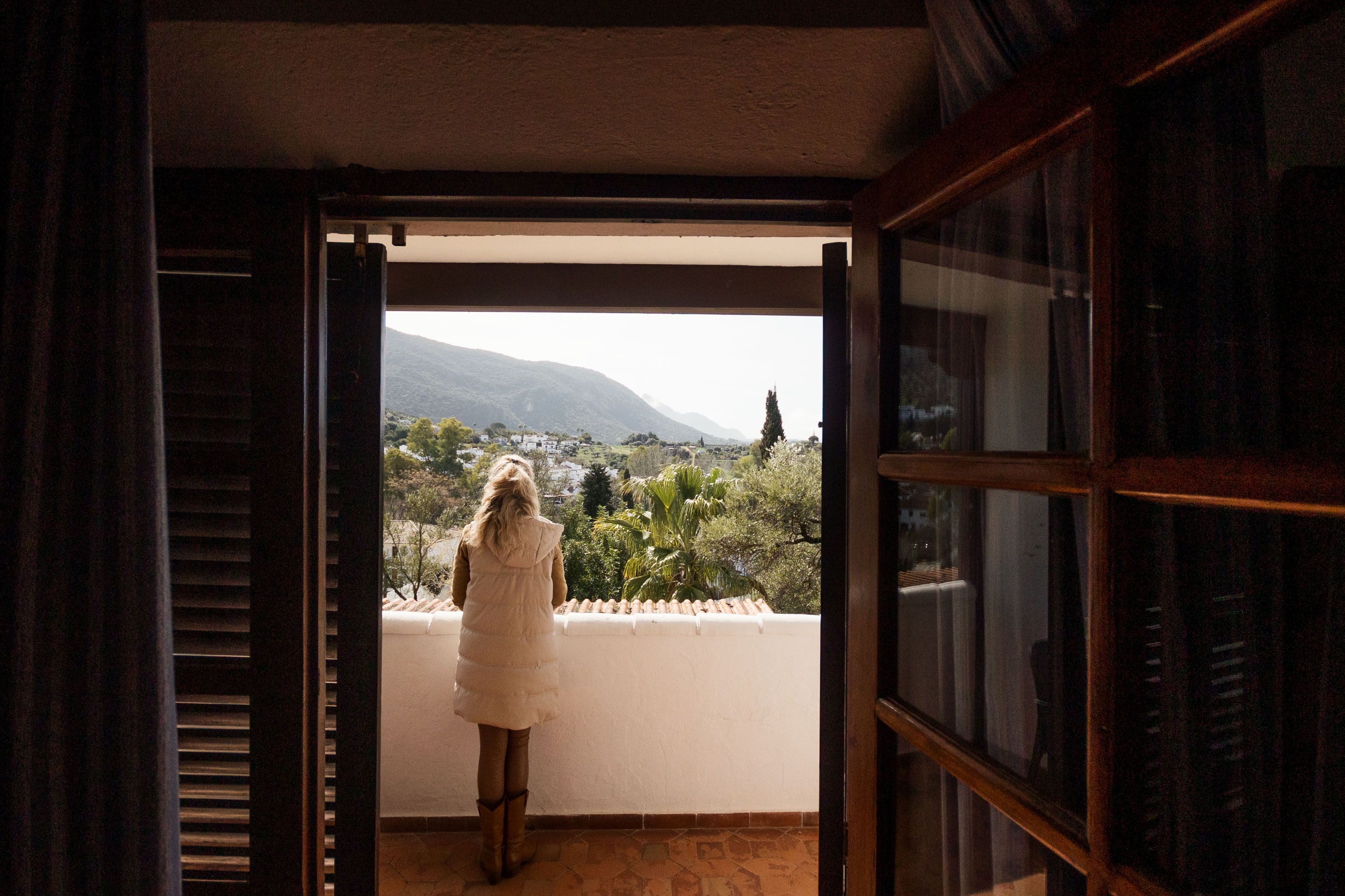 Vistas de la sierra de Cádiz desde una de las habitaciones del hotel Las Truchas, en El Bosque.