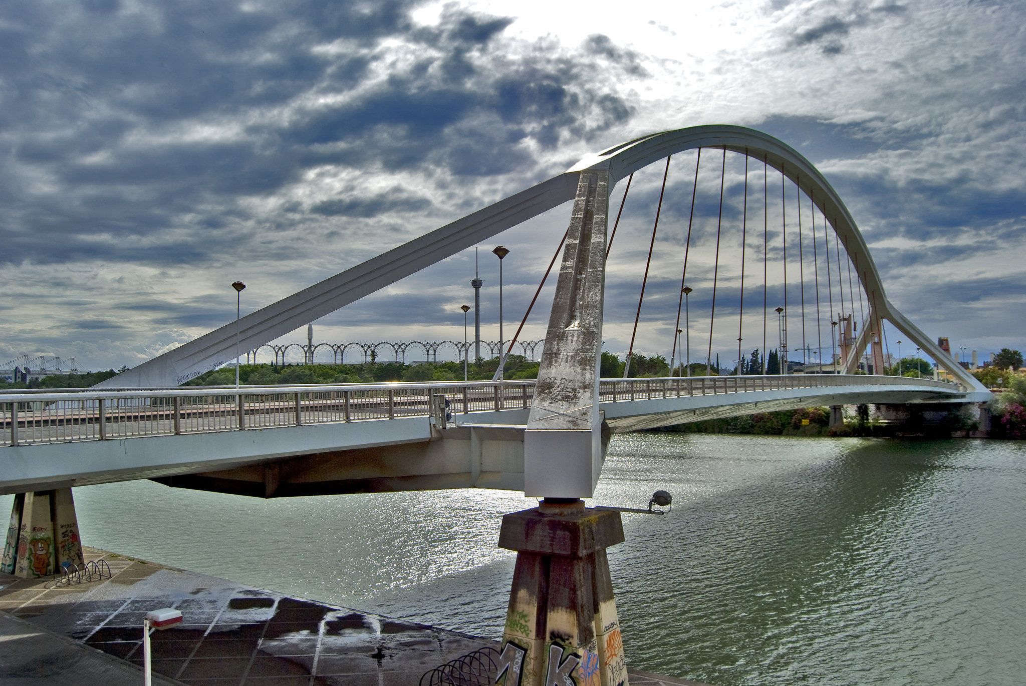 Puente de la Barqueta, en Sevilla, en una imagen de archivo. FOTO: Faldox (Flickr.com)