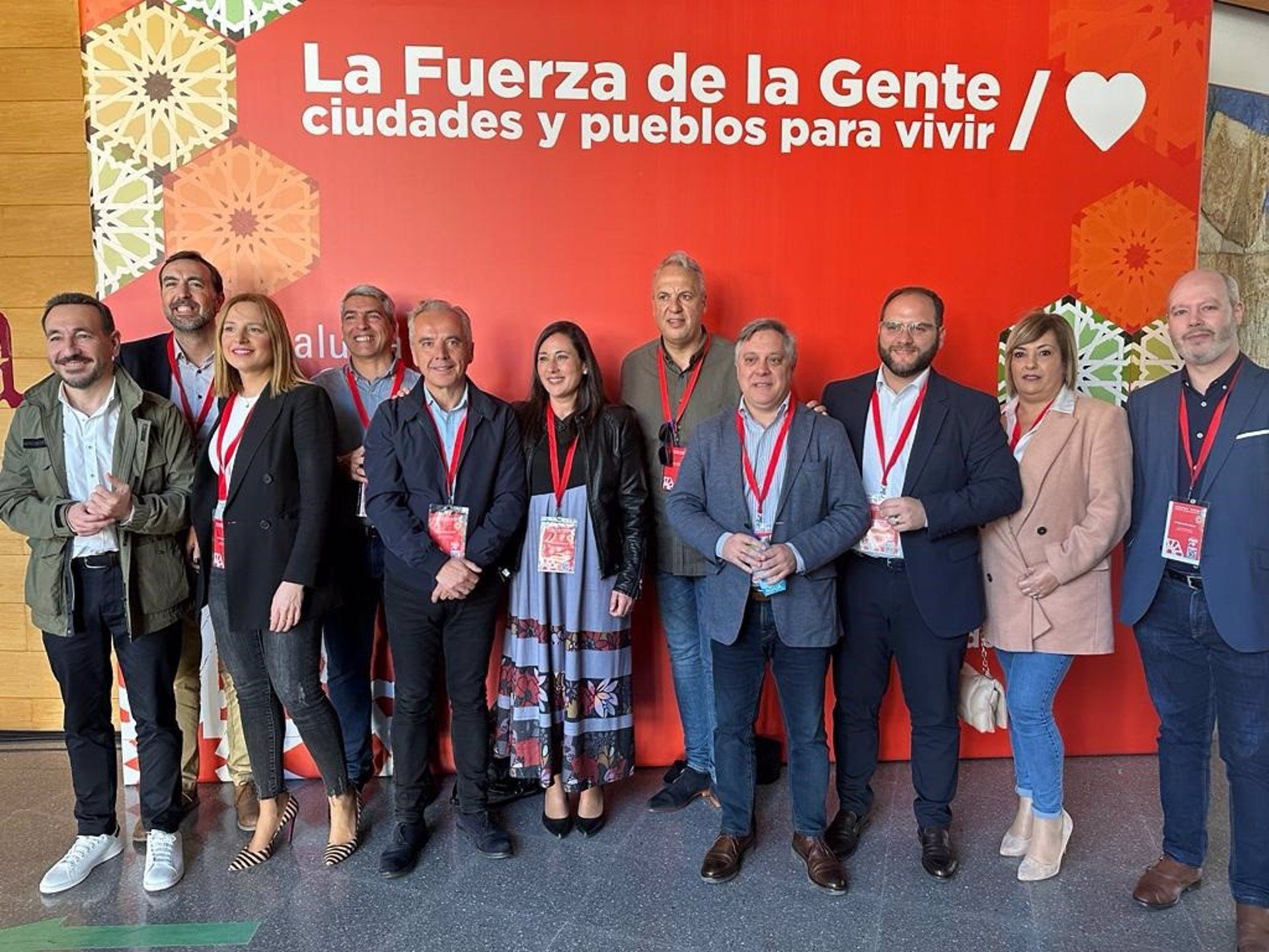 Juan Carlos Ruiz Boix, secretario general del PSOE de Cádiz, junto a otros compañeros y candidatos en la provincia.