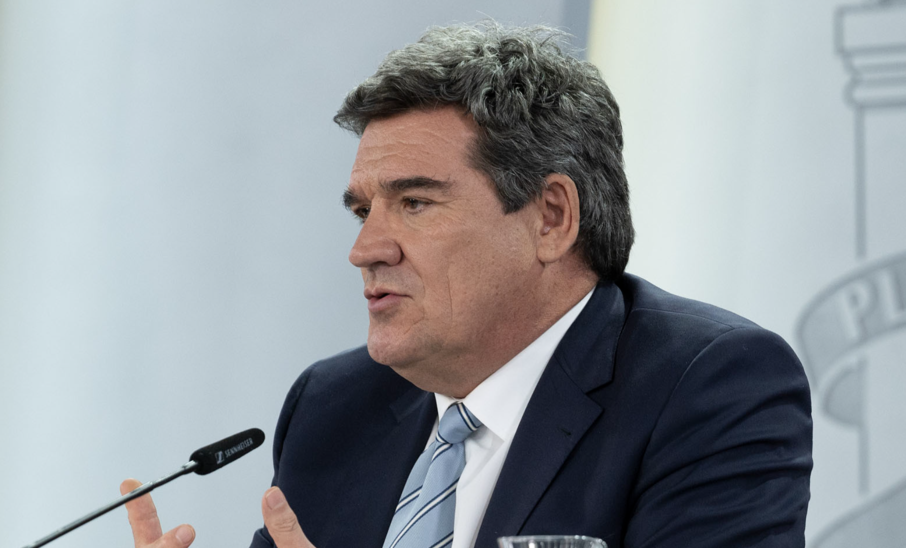 La reforma de las pensiones que ha propuesto el ministro José Luis Escrivá, en la imagen, ha sido tachada de "injusta, engañosa e insuficiente".