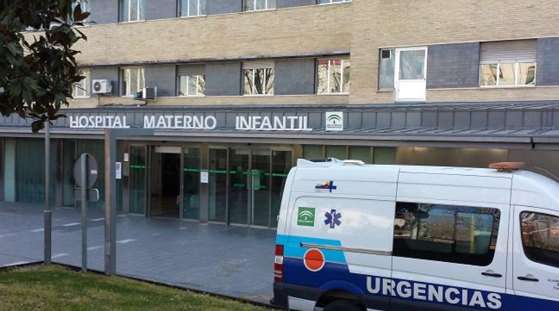 Fachada del Hospital Materno Infantil de Granada, donde ha fallecido un pediatra tras lanzarse por una ventana.