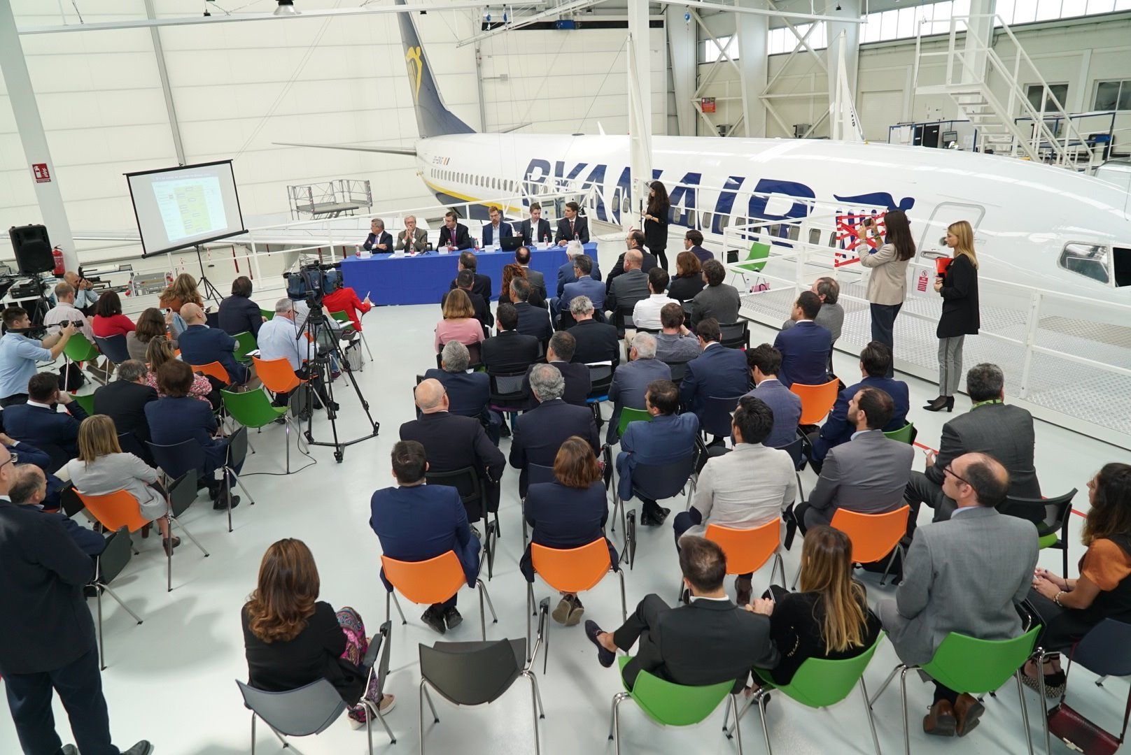 Inauguración del nuevo centro de Ryanair en La Rinconada.