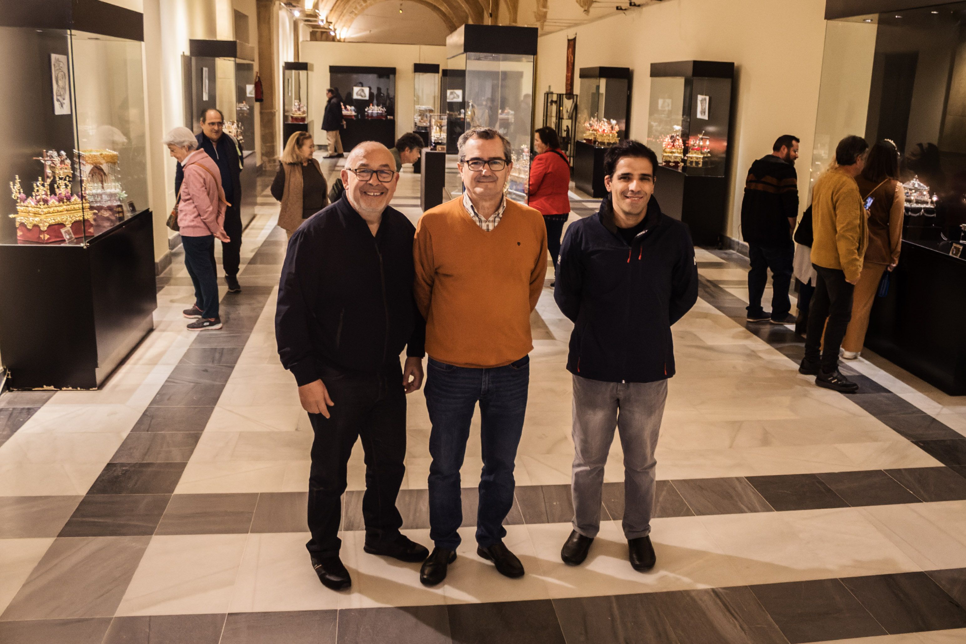 Tres de los autores de las piezas expuestas. CANDELA NÚÑEZ