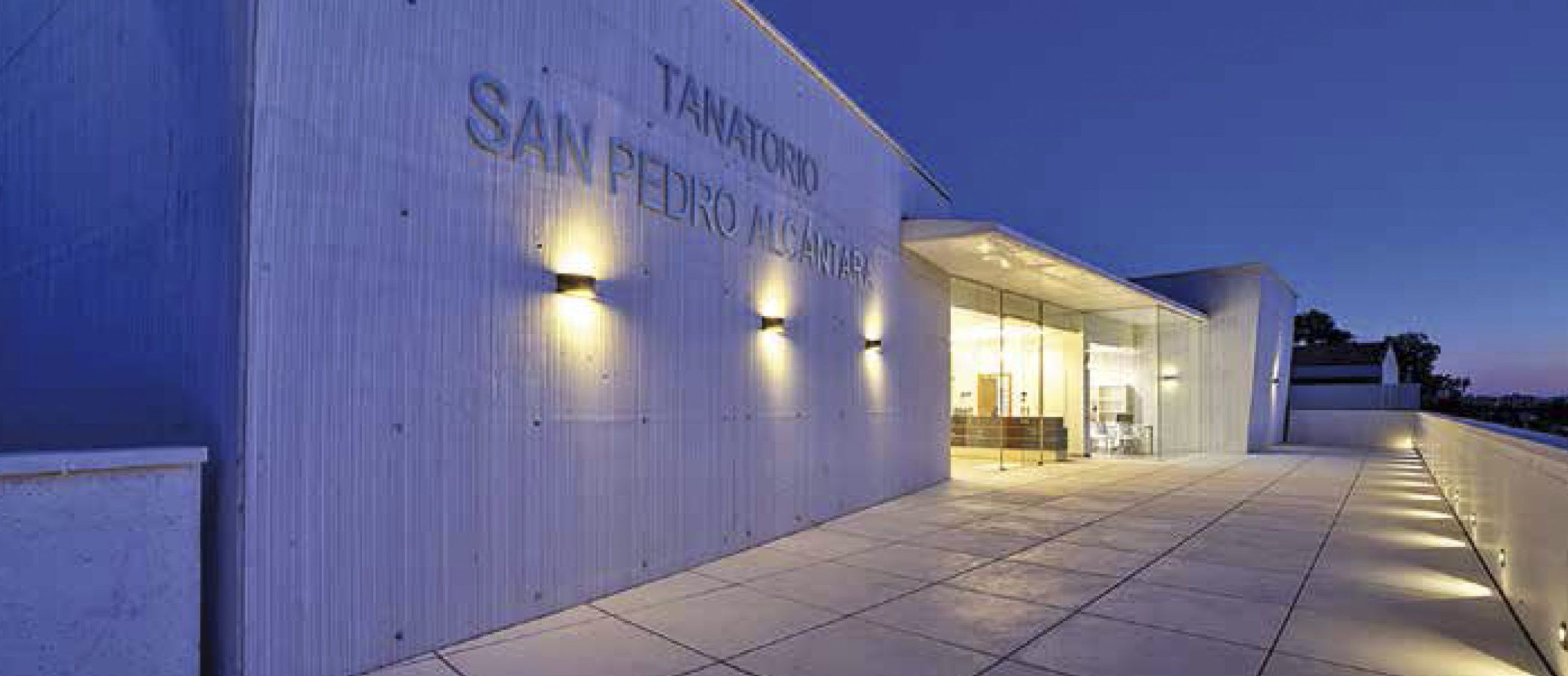 Tanatorio de San Pedro en Marbella.  HUETE ARQUITECTOS