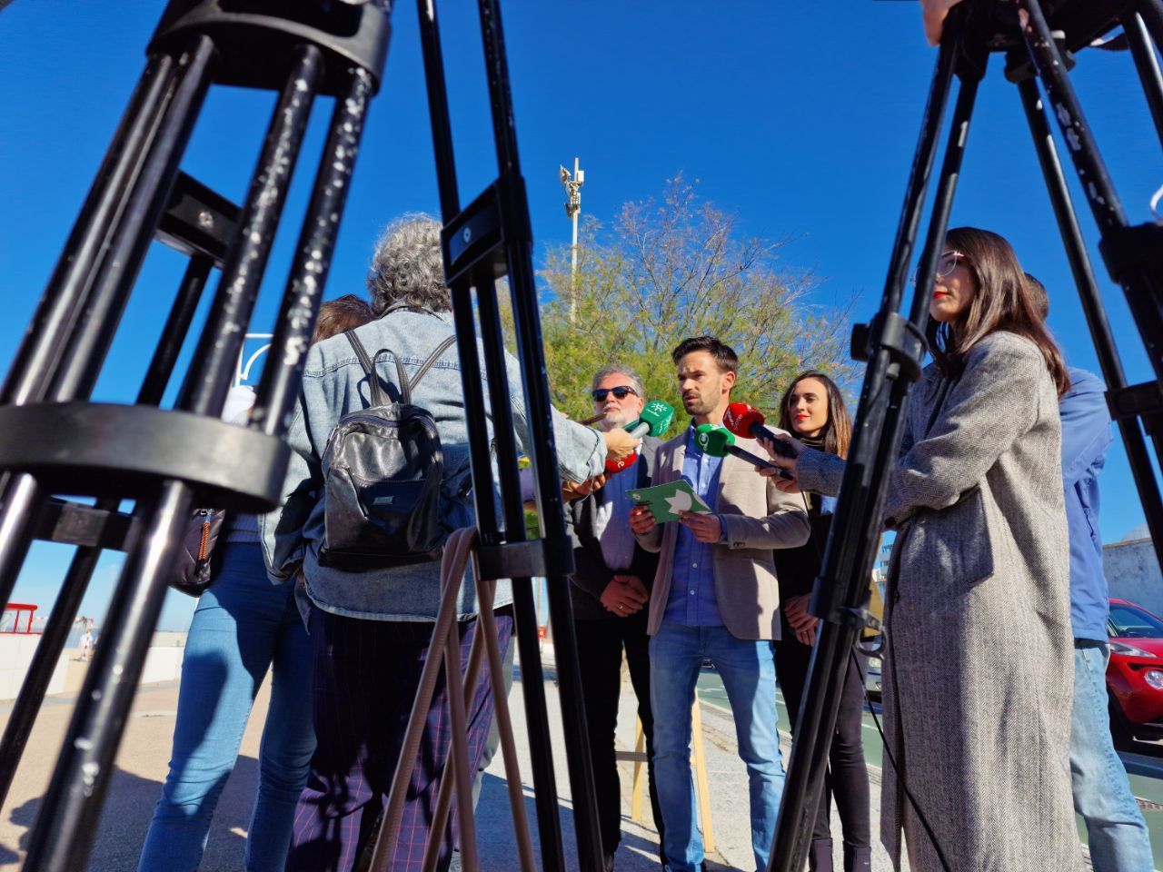 Adelante Andalucía propone el ‘Bosque Urbano de la Memoria’, como nuevo pulmón verde y de ocio en Cádiz. El candidato David de la Cruz presentado el proyecto. 