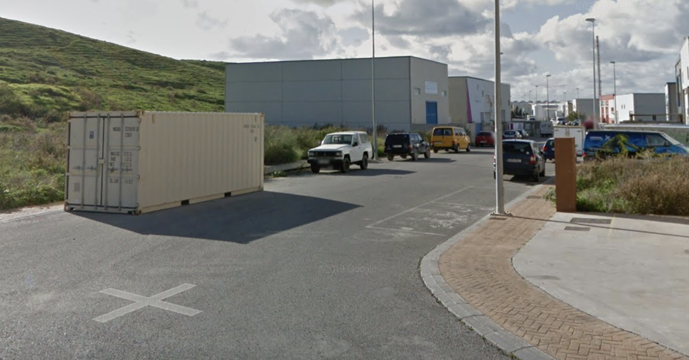 Un polígono industrial en Tarifa donde hay discotecas y salas de fiesta, en una imagen de 'Google Maps'.